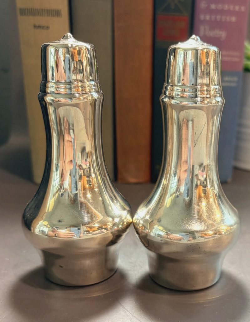 Vintage WM Rogers & Son Silver-Plated Salt & Pepper Shakers Set 2064 Retro Table
