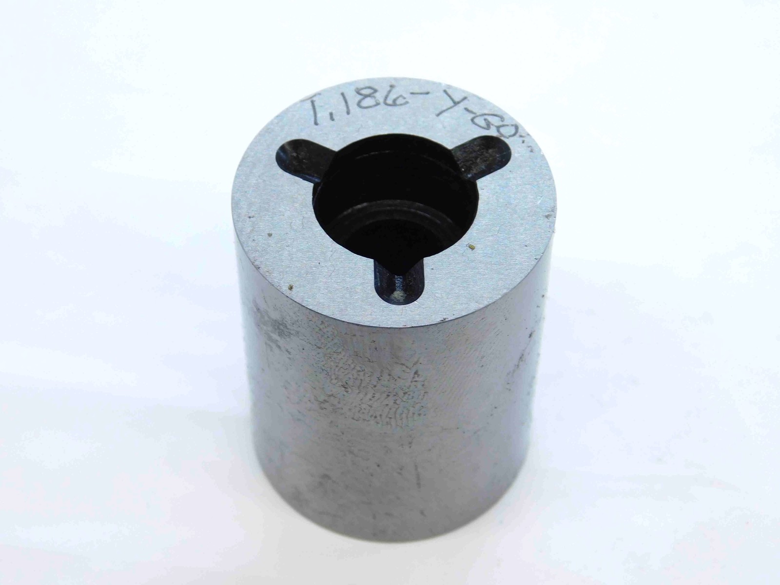 1.1860 CLASS Y PIN PLUG GAGE 1.1875 -.0015 UNDERSIZE 1 3/16 30 mm 1.186 CHECK