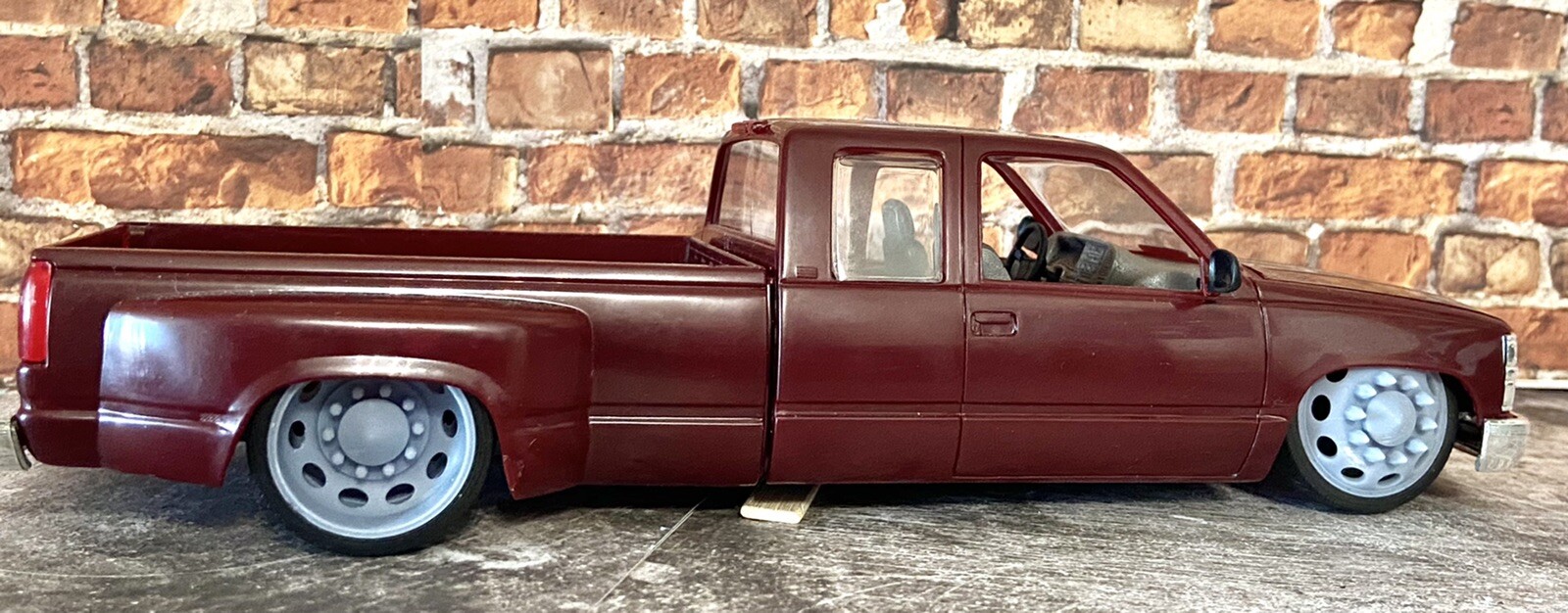 Resin 1/24 Scale: 26-in. “10 Oval Hole” Alcoa Dually Wheels W/ Low Profile Tires