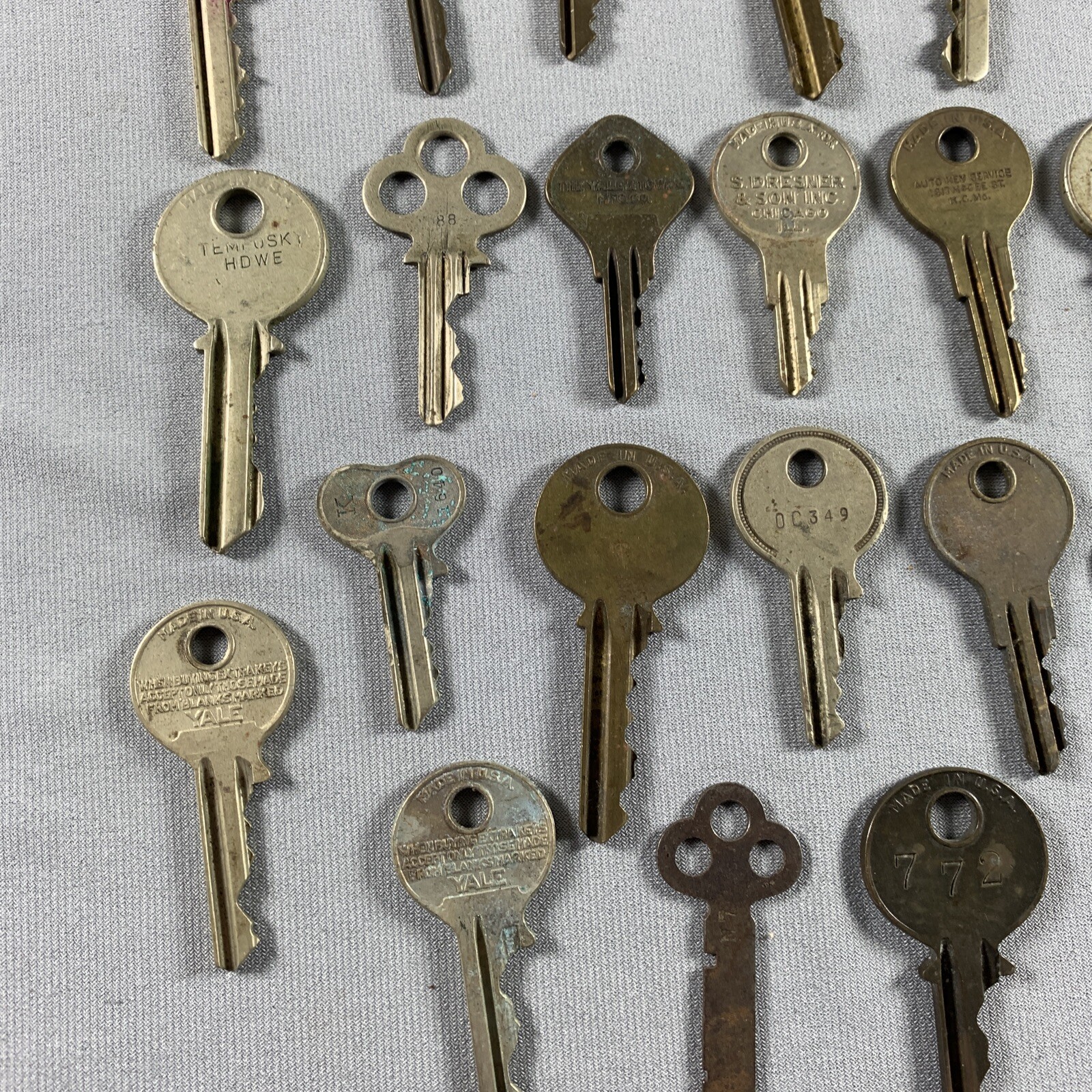 LOT Vtg Yale & Towne Keys