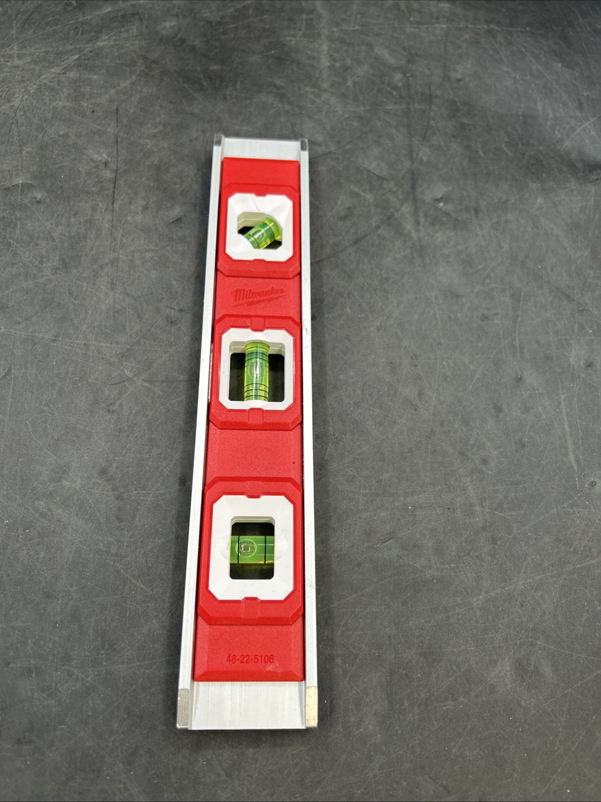 Milwaukee 48-22-5106 Torpedo Level Magnetic Red Aluminum High Contrast Vials