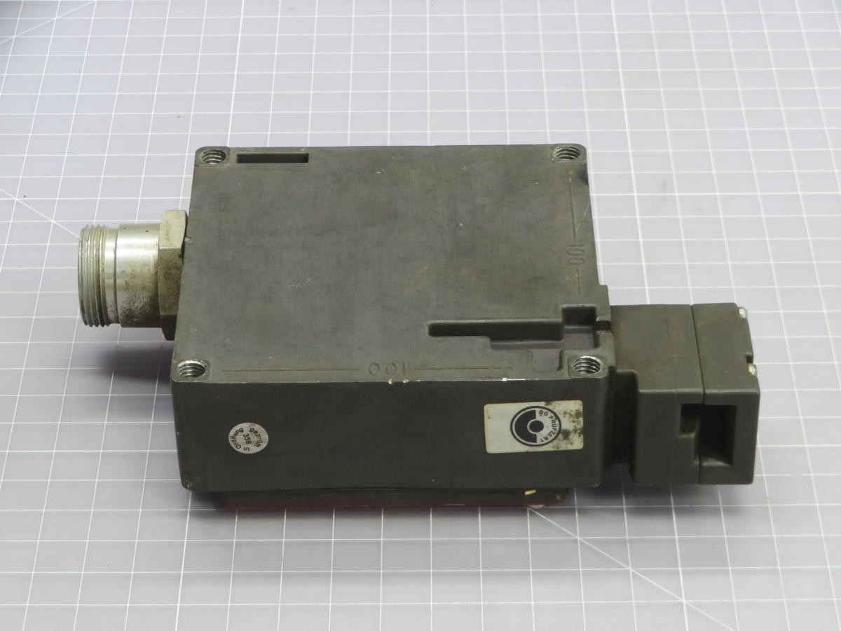 EUCHNER TZ1LE024BHAVFG-RC1971 SAFTEY INTERLOCK SWITCH T244516