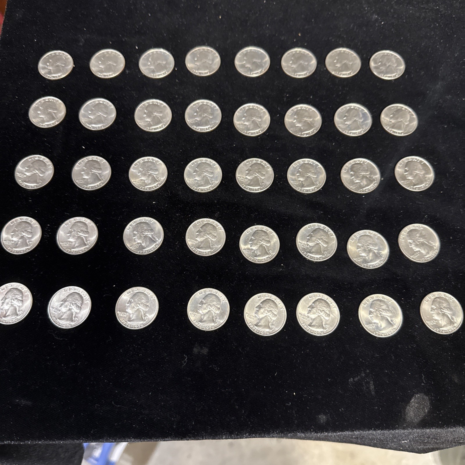 40 COINS ONE ROLL  1776-1976 bicentennial quarter no mint mark  Uncirculated