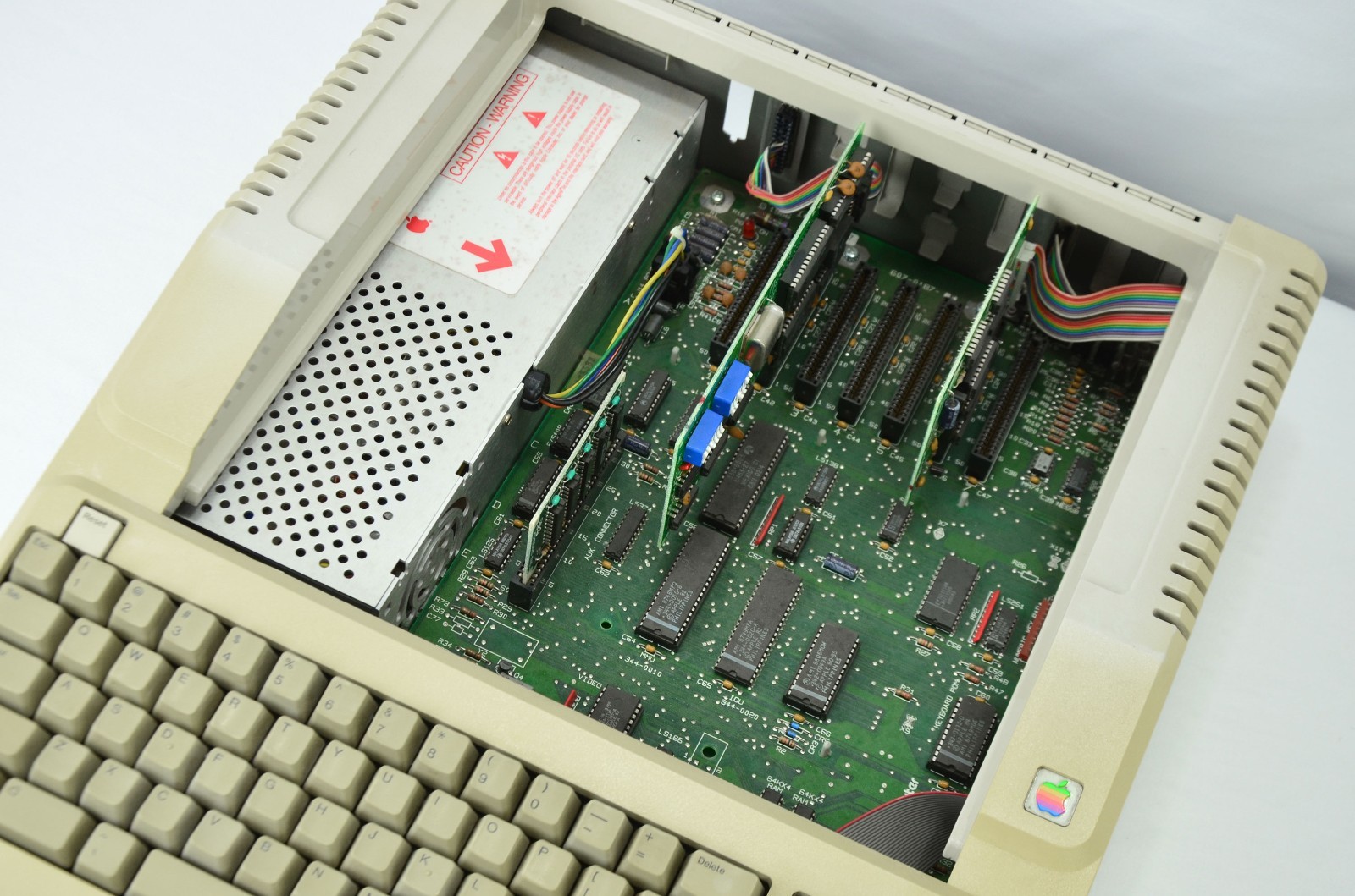 Vintage Apple IIe Platinum 128k Computer System (Works, Recapped)