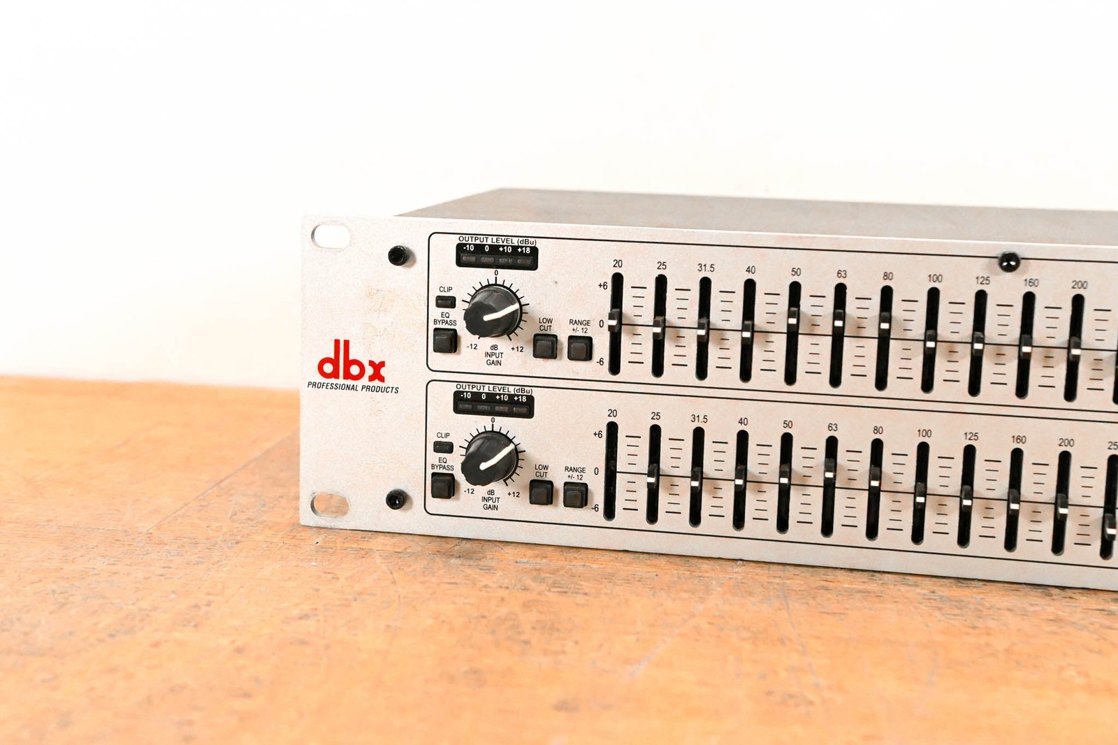 dbx 231s Two-Channel 31-Band Equalizer CG01QT1