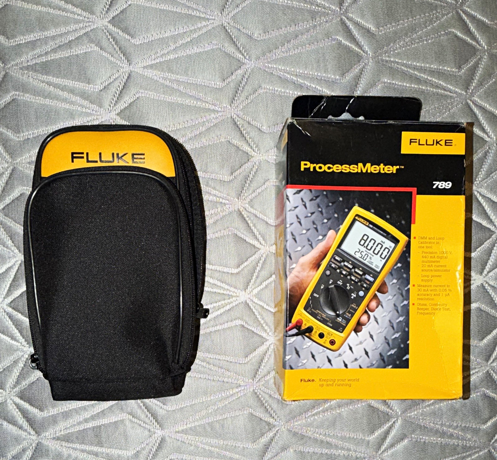 Fluke 789 ProcessMeter Process Calibrator w/ Case, Test Leads & Manuals
