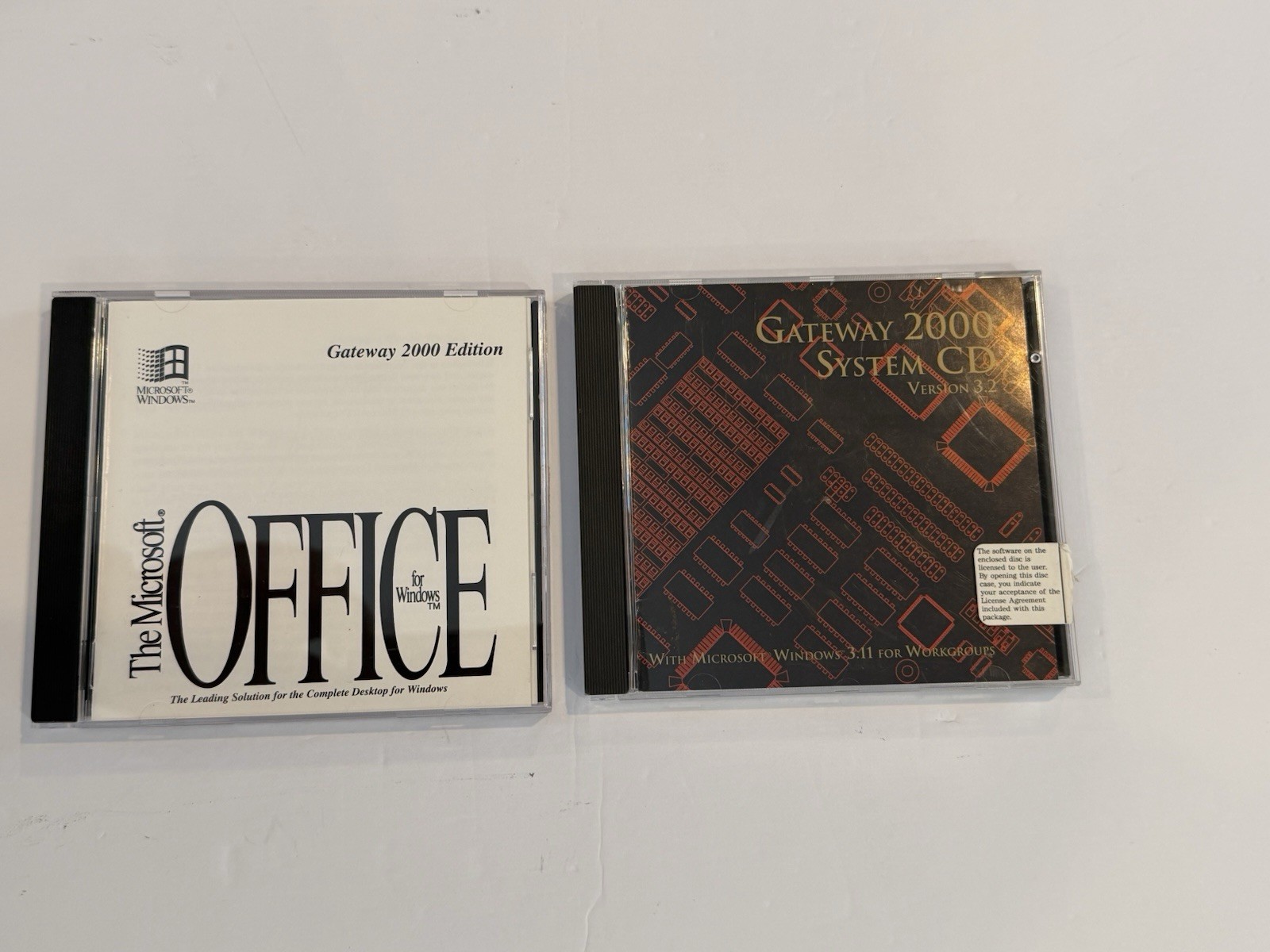 Lot: Microsoft Office 3.0 Gateway Edition & System CD 3.2 (Windows WFW 3.11)