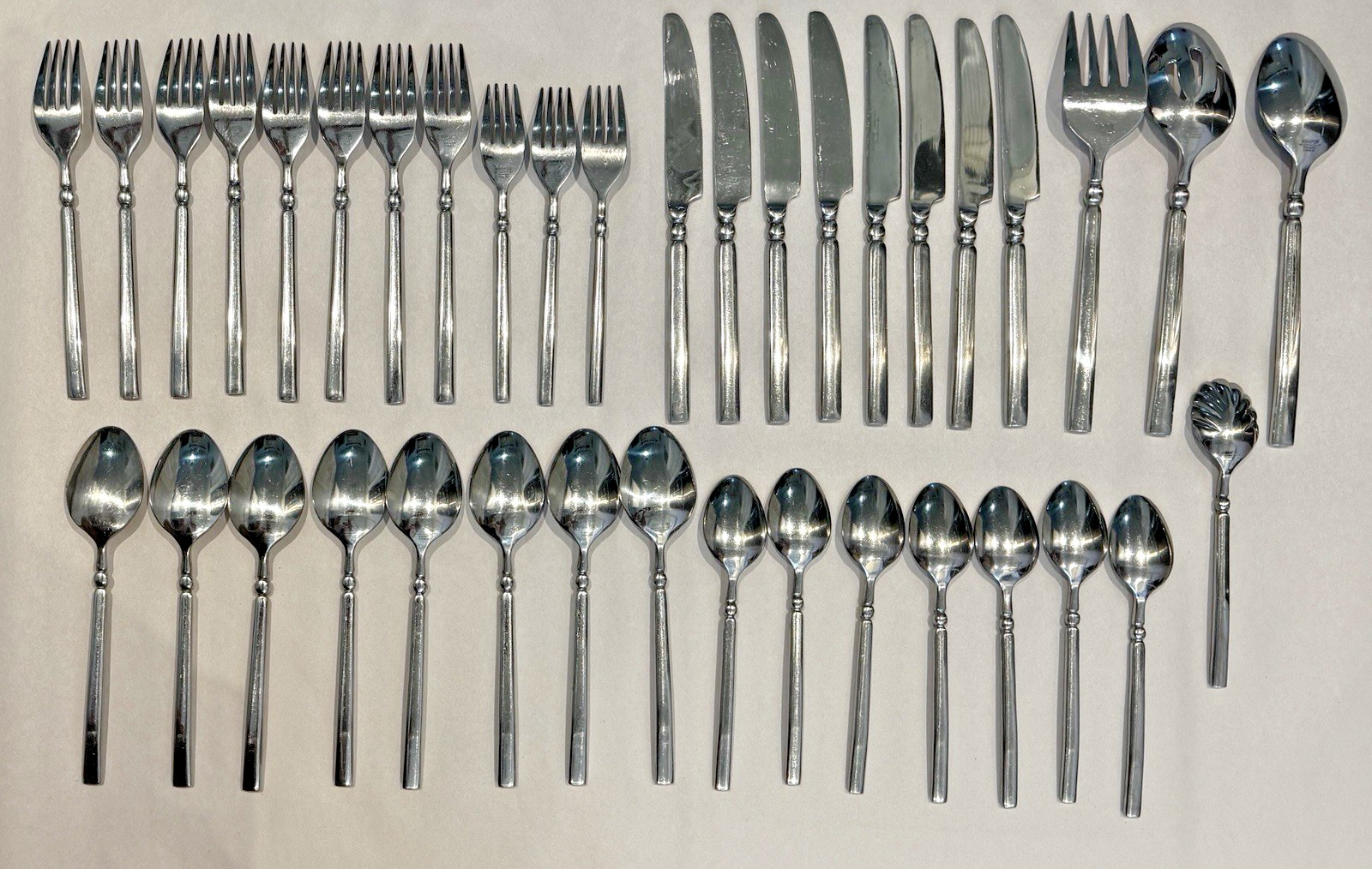 Hampton Silversmith Dominique Mirror Stainless Flatware Spoon Fork Serving 38