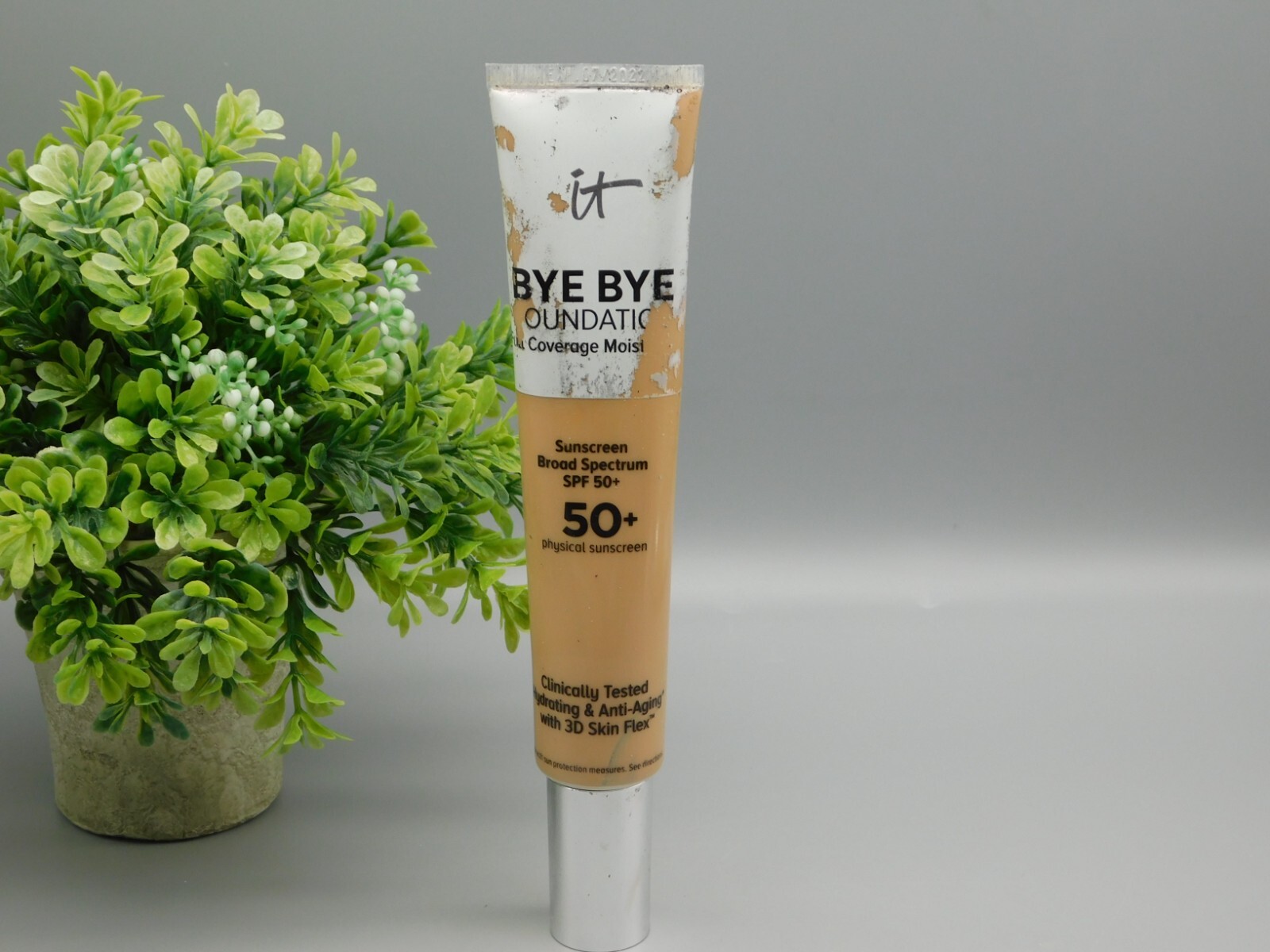 It Cosmetics Bye Bye Foundation Full Coverage Moisturizer MEDIUM 2.53 oz 90%