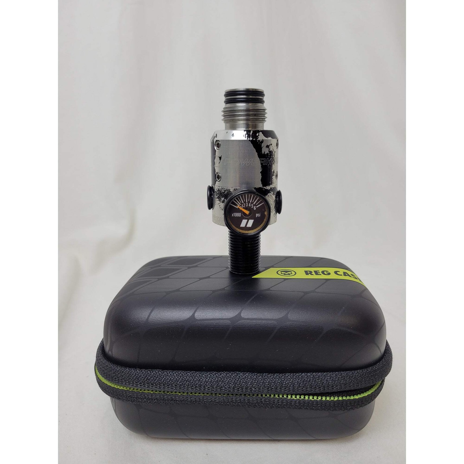 Powerhouse Counterpunch Regulator - Sponge - Black / Silver