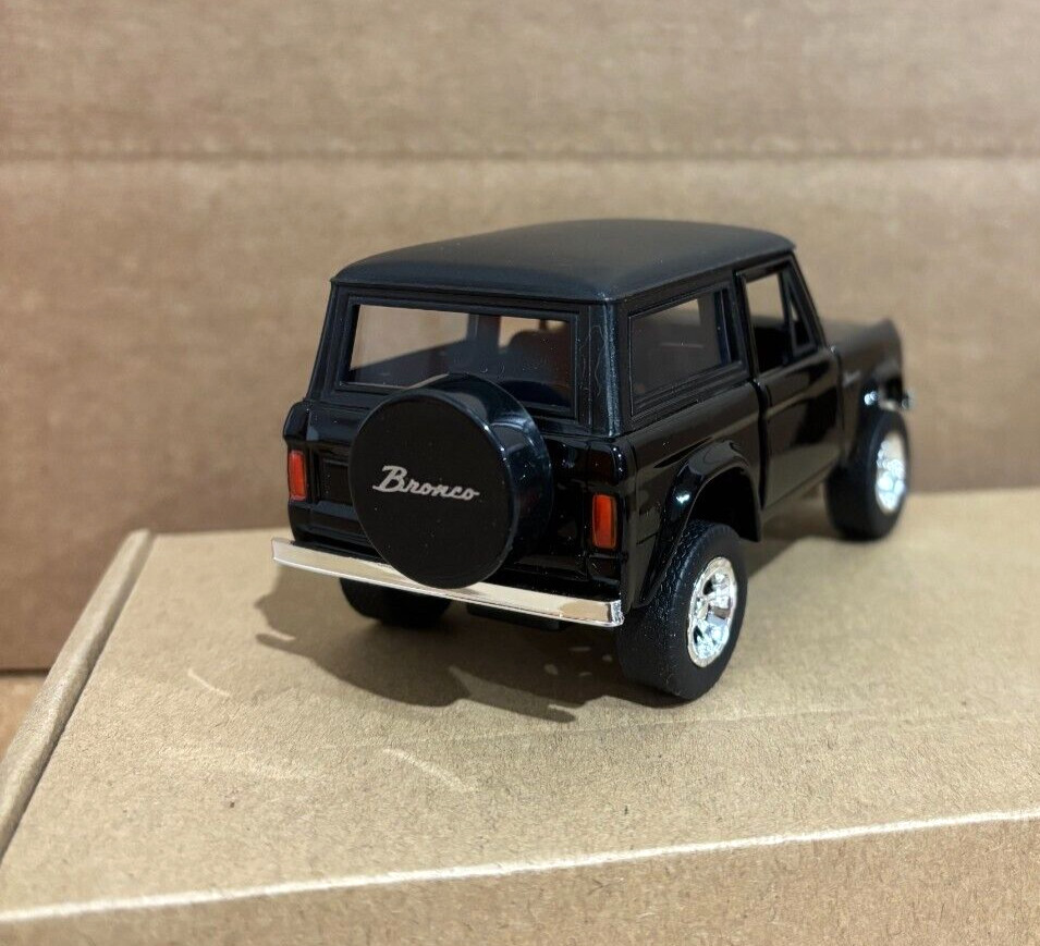 1973 Ford Bronco Black 1:32 Diecast Model - 97051BK