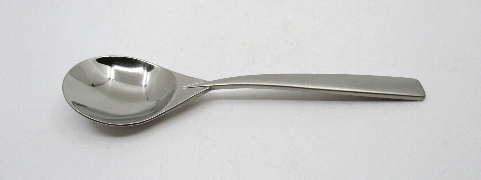 ONEIDA STAINLESS STILLETTO SUGAR SPOON - 6 1/8" - 03J