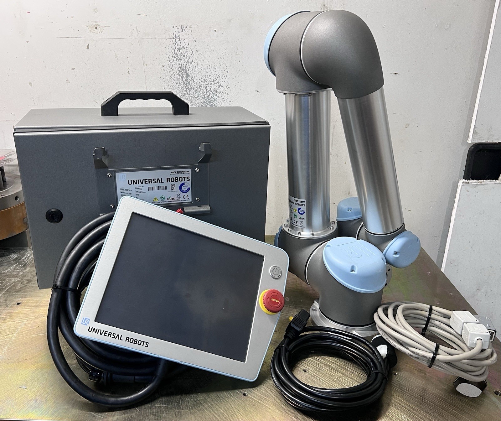 Universal Robots UR5 Industrial Robotic Arm w/ Control Box 5kg