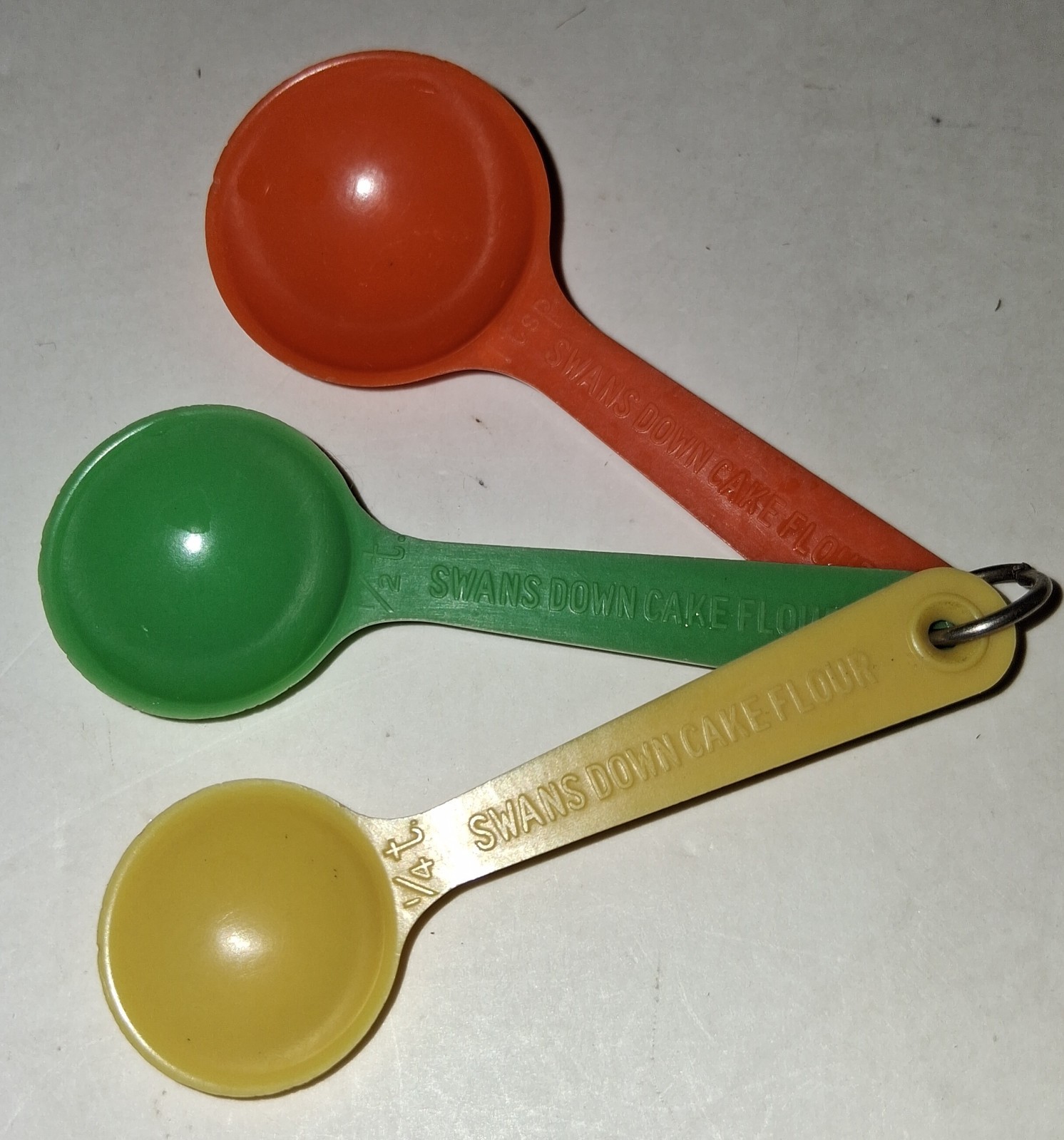 Vintage Swans Beetleware Down Cake Flour Plastic Spoons 1930's