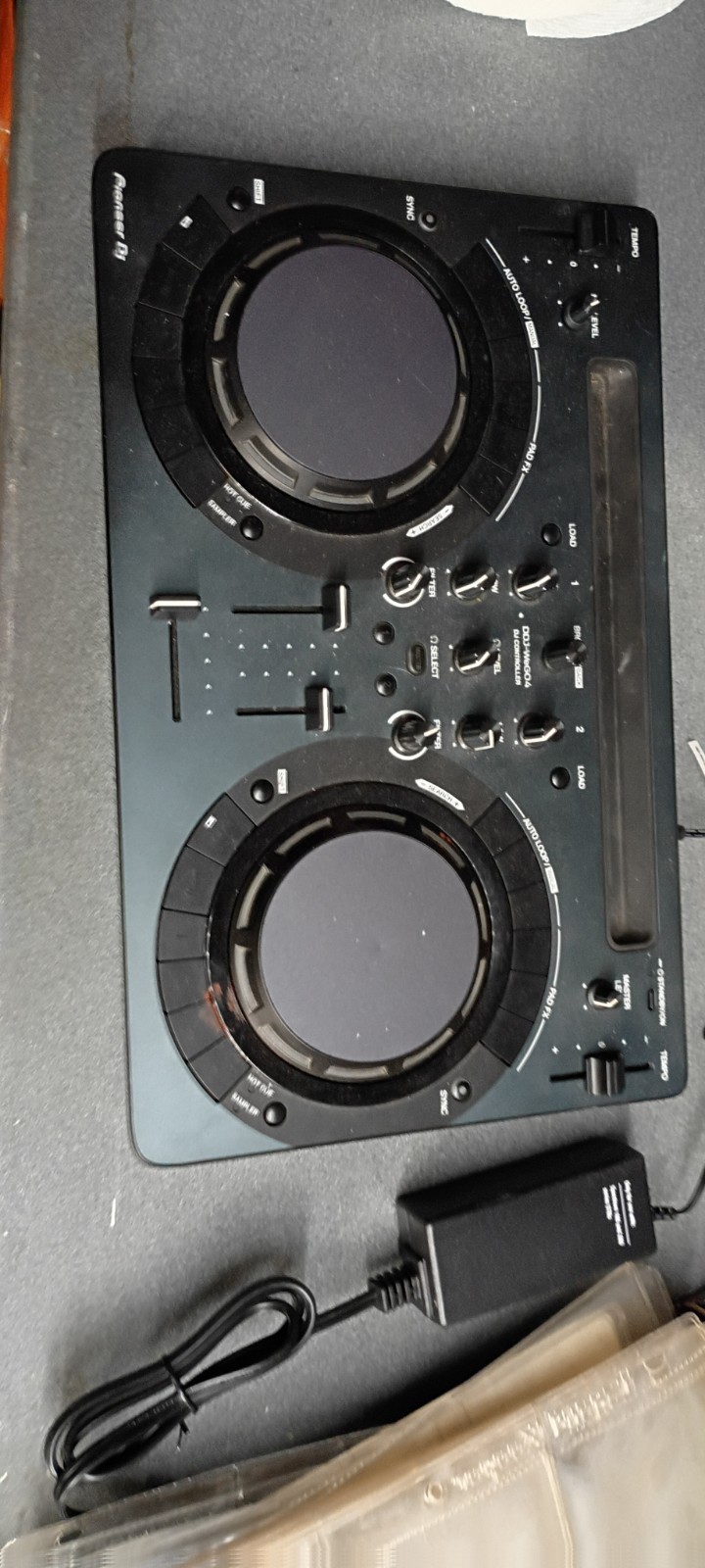 Pioneer DJ DDJ-WeGO4-K 2-Deck 2-Channel USB Powered Sampler Controller Black