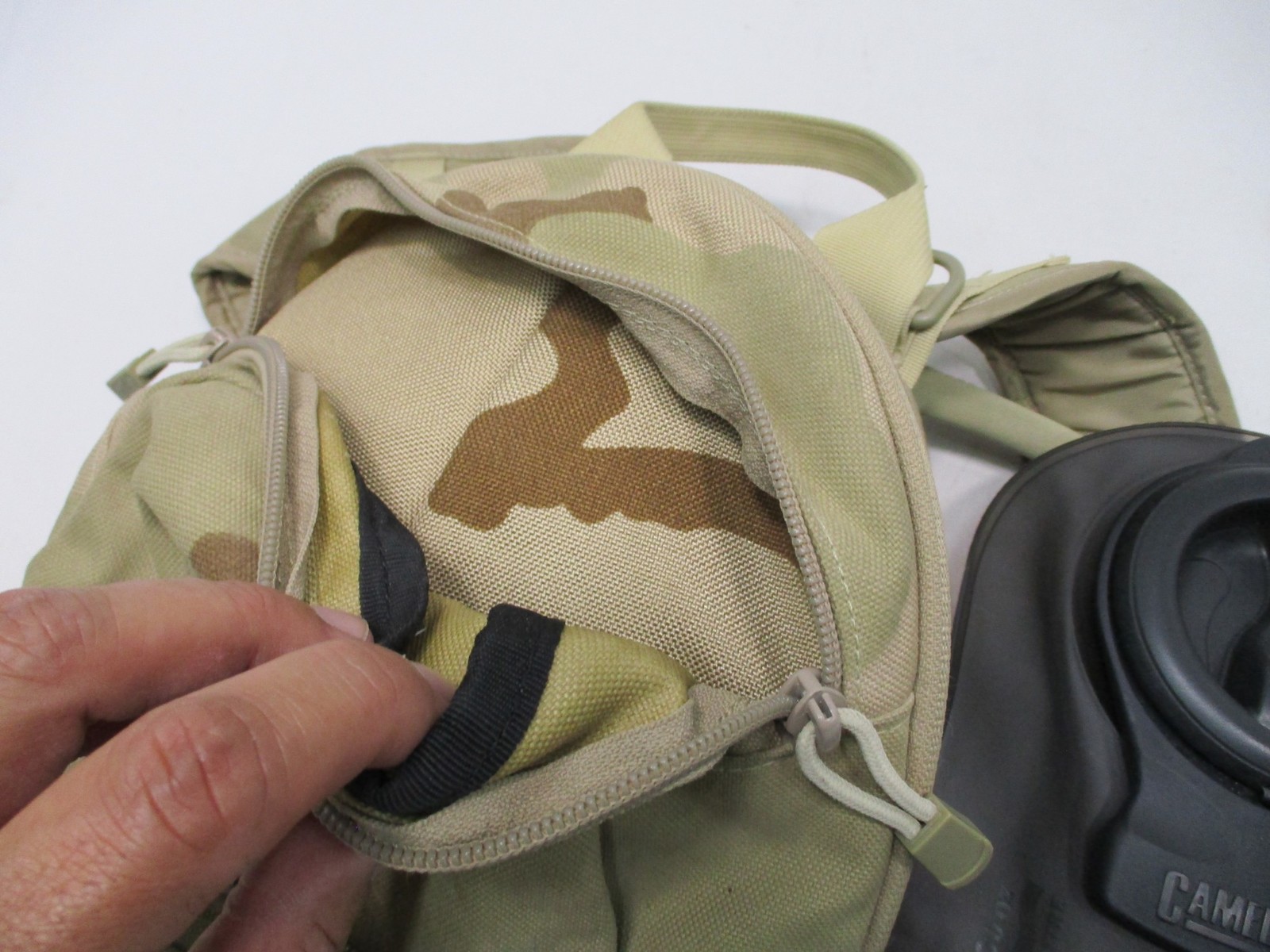 DESERT CAMO CAMELBAK SMALL PACK MULE (w. BLADDER) M.U.L.E. (USED)