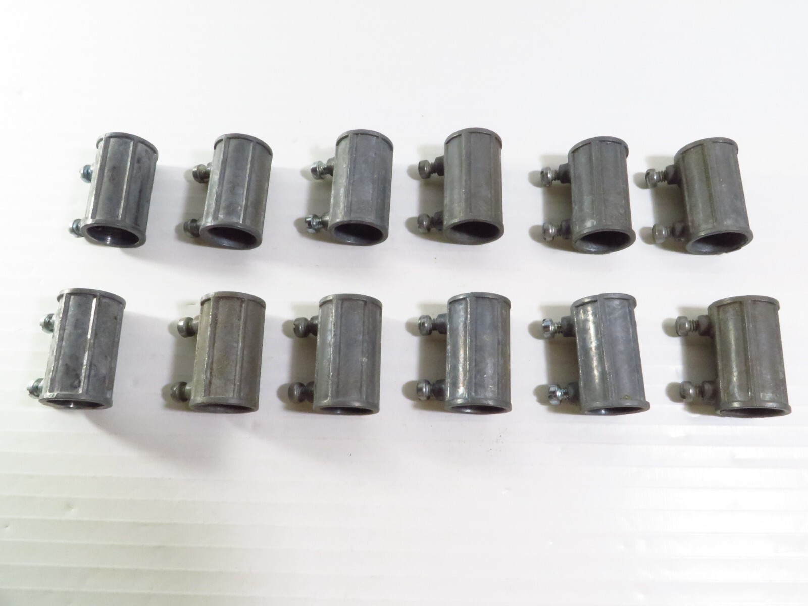 LOT OF 12 Regal 711 EMT 1/2" Die Cast Screw Coupling Connector - FREE SHIPPING!