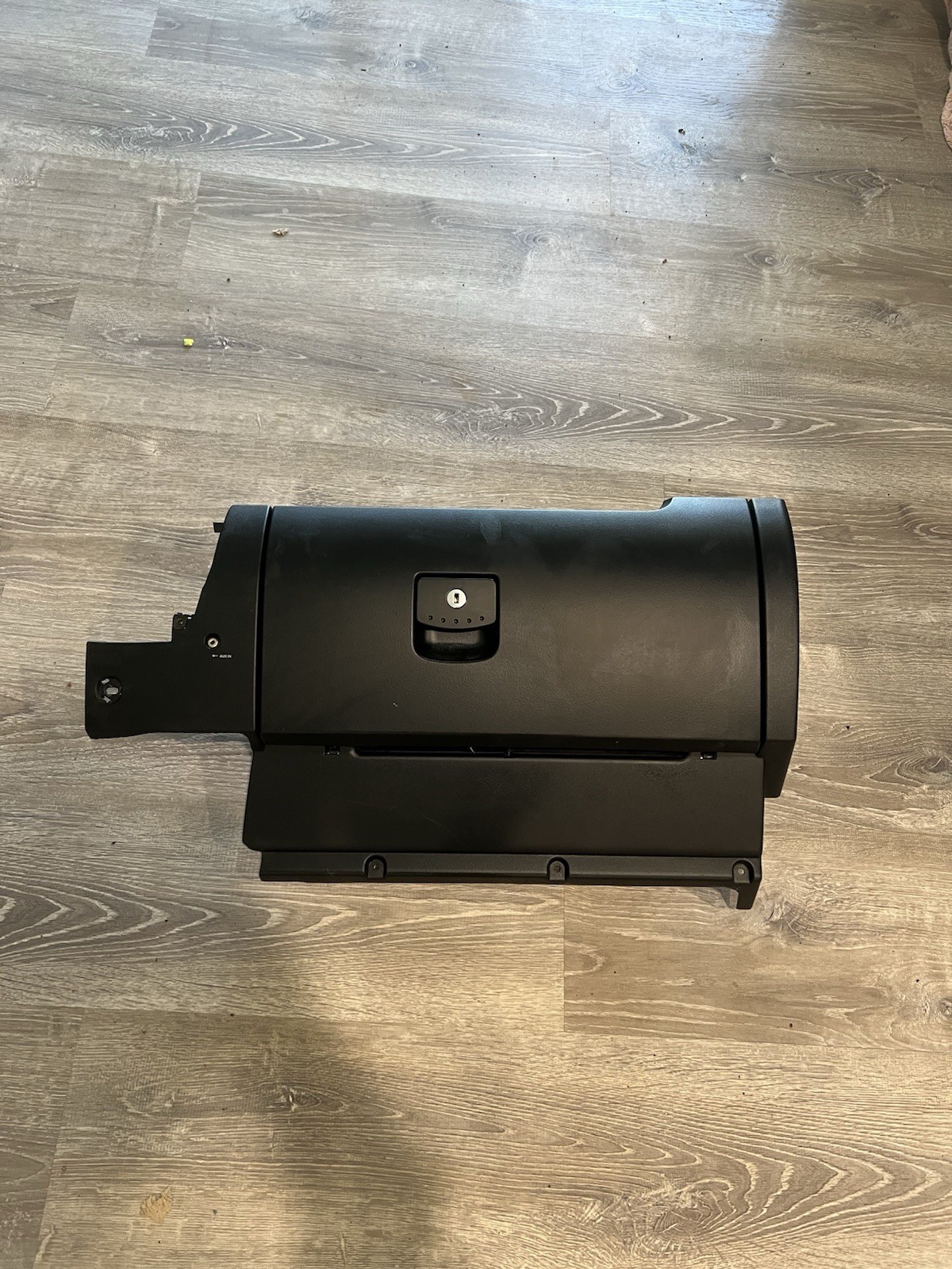 1998-2010 Volkswagen Beetle Glove Box  Assembly AUX Black OEM 1C1 880 247 T 08H