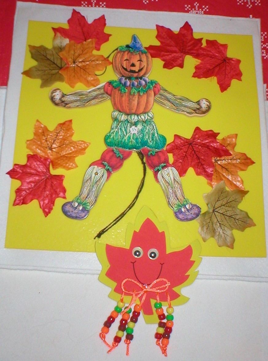 TWO-SIDED WOODEN PUMPKIN SCARECROW LEAVES AND BEADS LOT SOLD AS IS