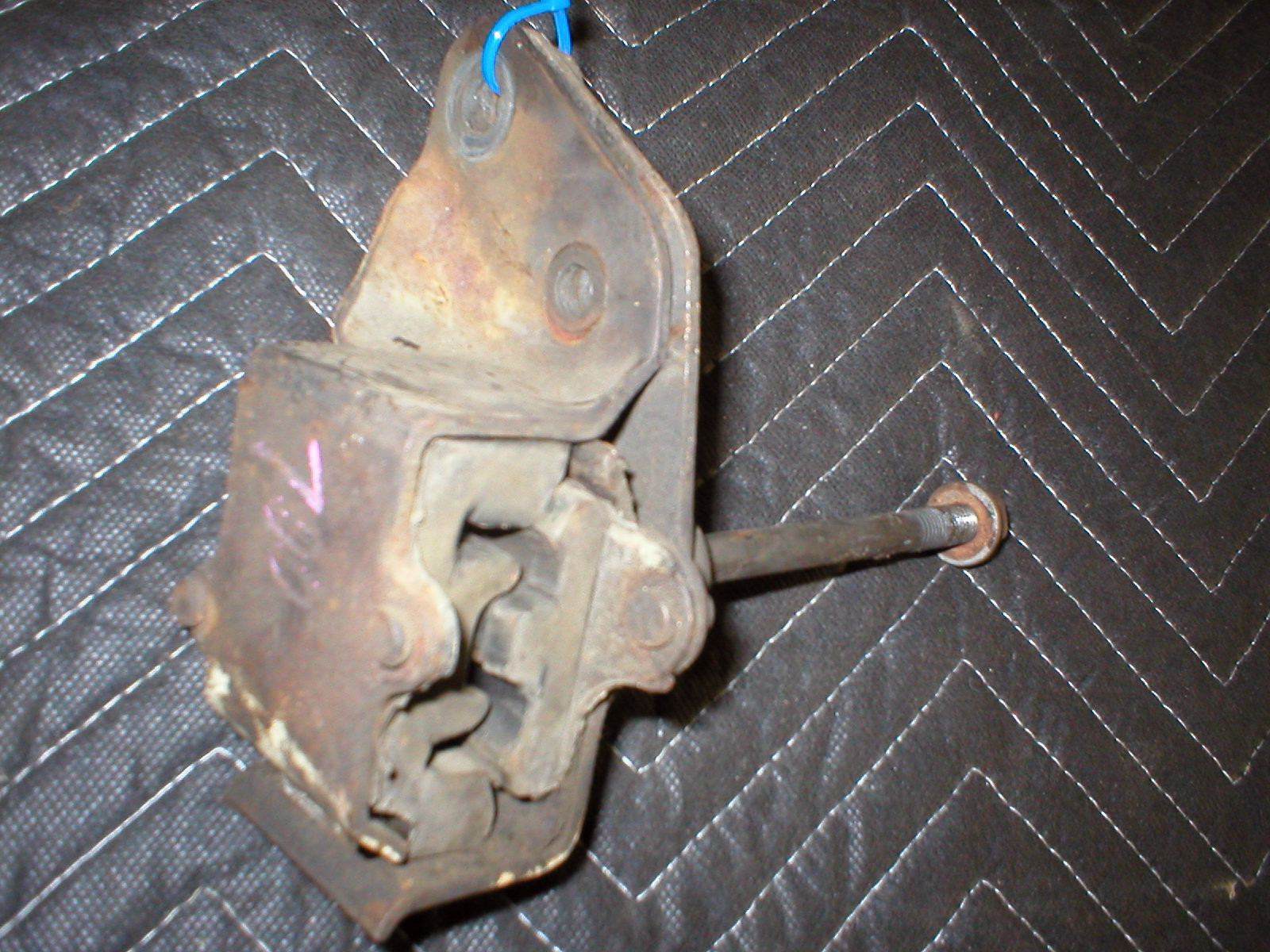 1983-1992  FIREBIRD CAMARO 700R4 4L60E AUTOMATIC TRANSMISSION TORQUE ARM MOUNT