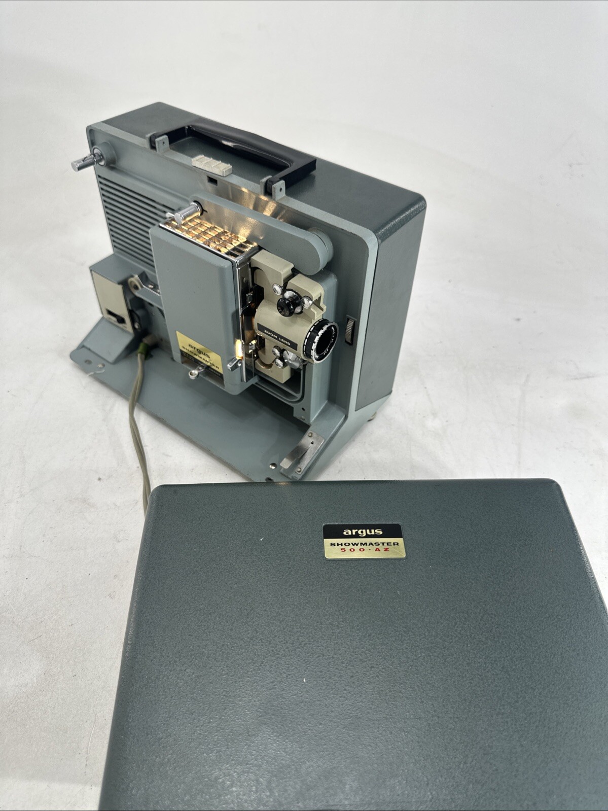 Vintage Argus Showmaster 500 AZ Model 452 15A 115v Movie Projector With Case