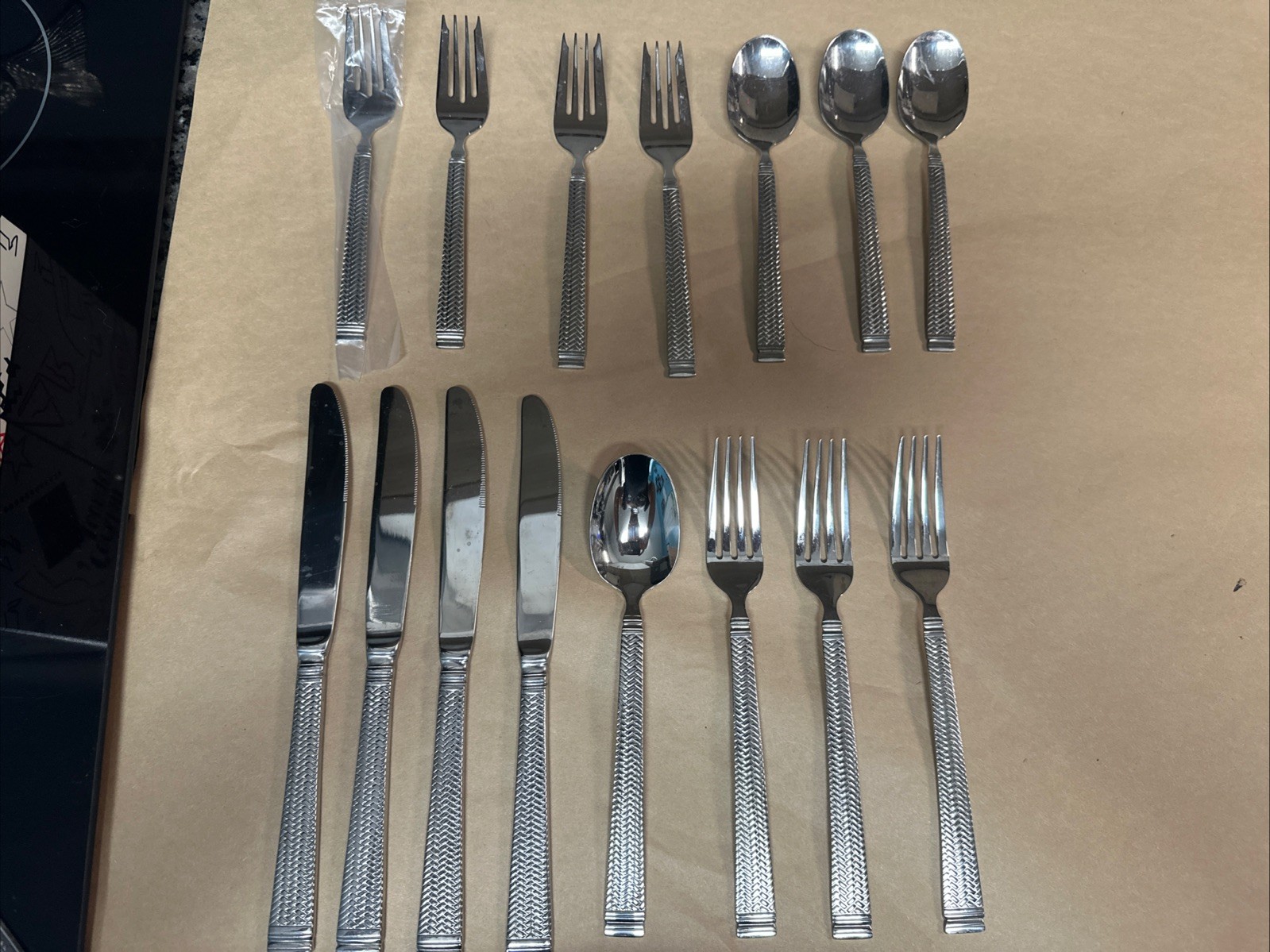 15 Piece Retronue Everyday Flatware