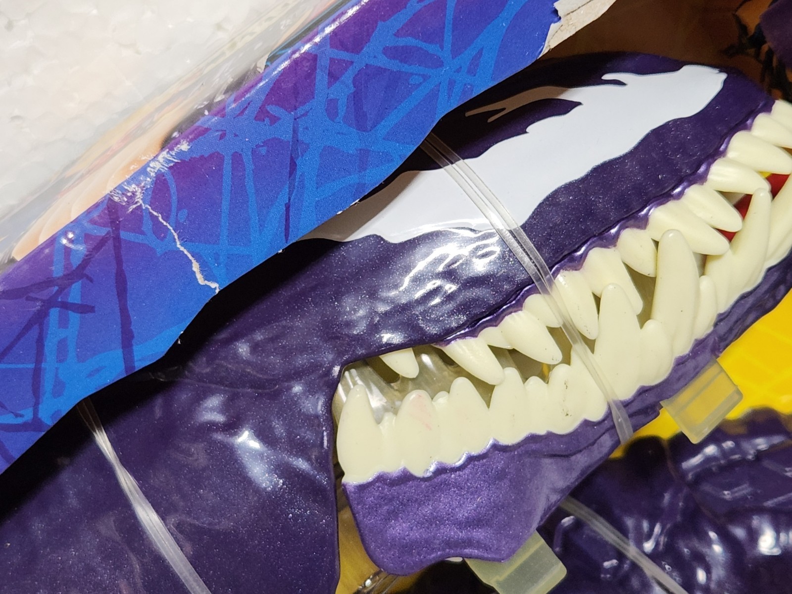 Nerf Marvel Spider-Man VenomVersus Strike Blaster - Hasbro *Box Damage