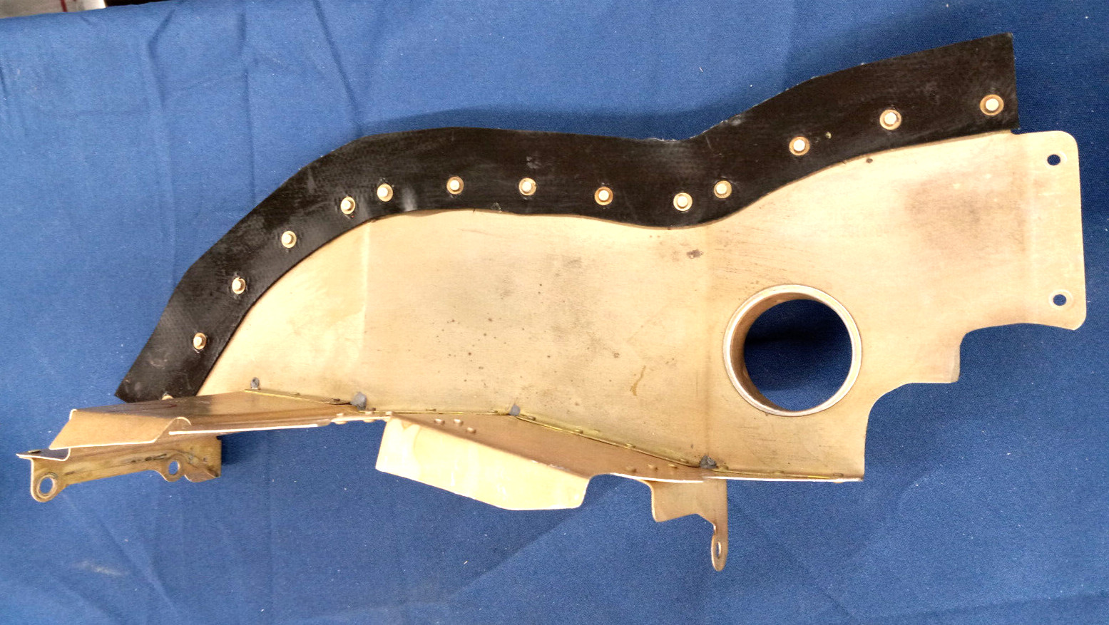 Serviceable Cessna P/N: 0955100-98 - BAFFLE #4 CYL (Small crack)