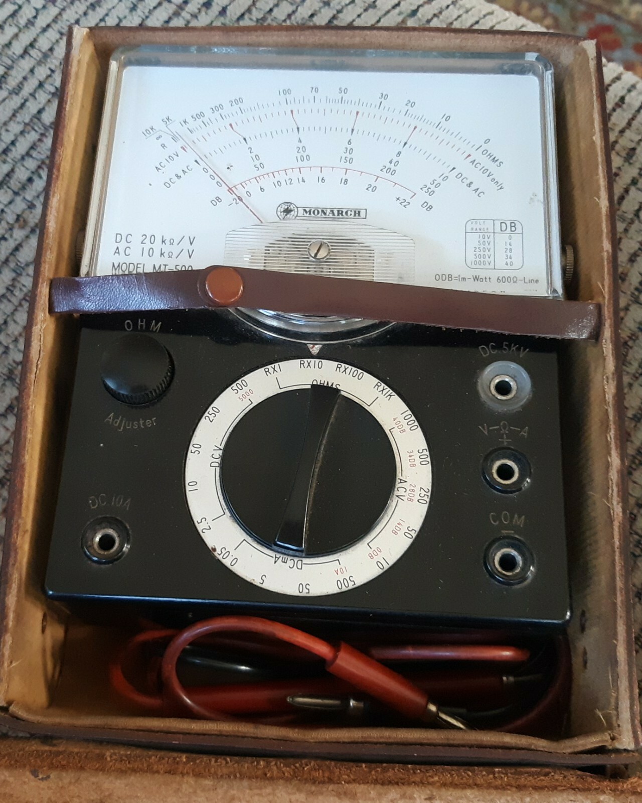 VTG Monarch MT-500 Volt OHM Meter w leather case/leads/manual ELECTRONIC TESTER
