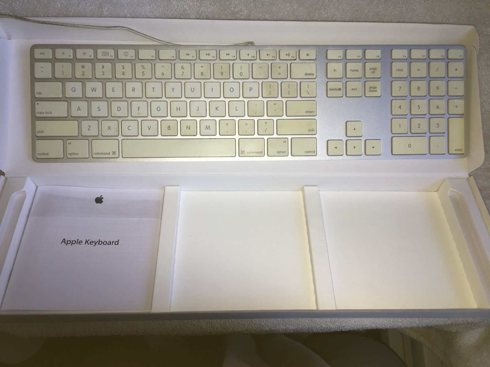 Apple White Aluminum USB Wired Keyboard A1243 / used / tested