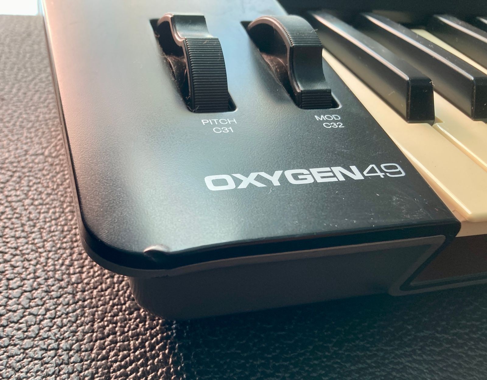 Oxygen 49 MK IV USB MIDI Keyboard Controller (mostly good condition, see desc)