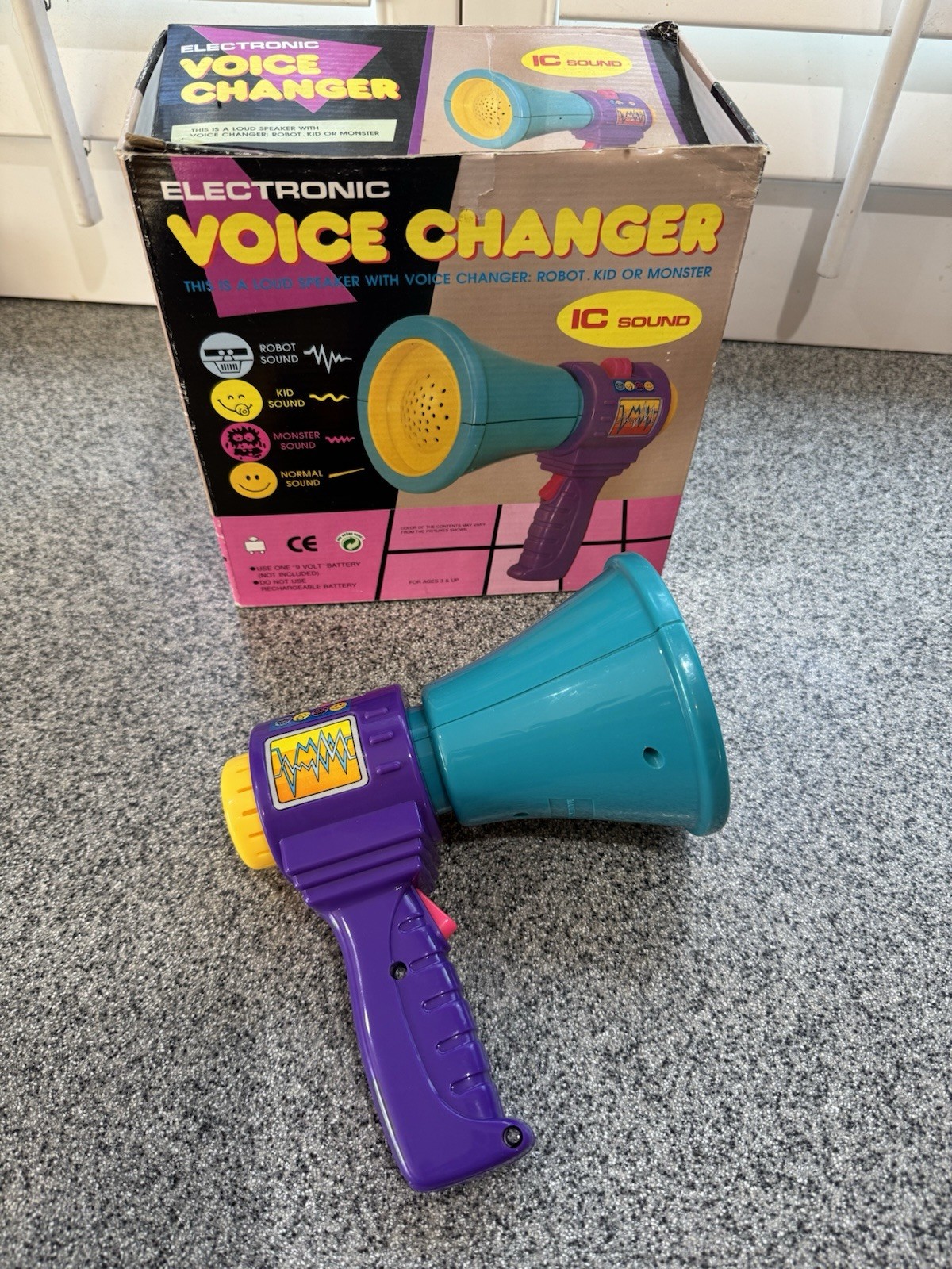 Vtg 90’s Electronic Voice Changer Megaphone Toy Turquoise Purple Yellow Robot