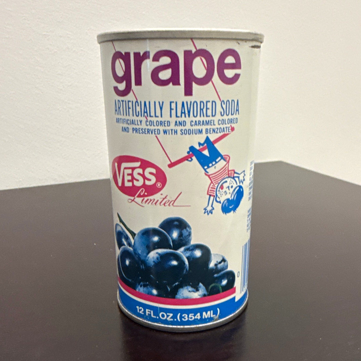 Vess Limited Grape Artificially Flavored 12 fl oz Soda Can White Purple Blue