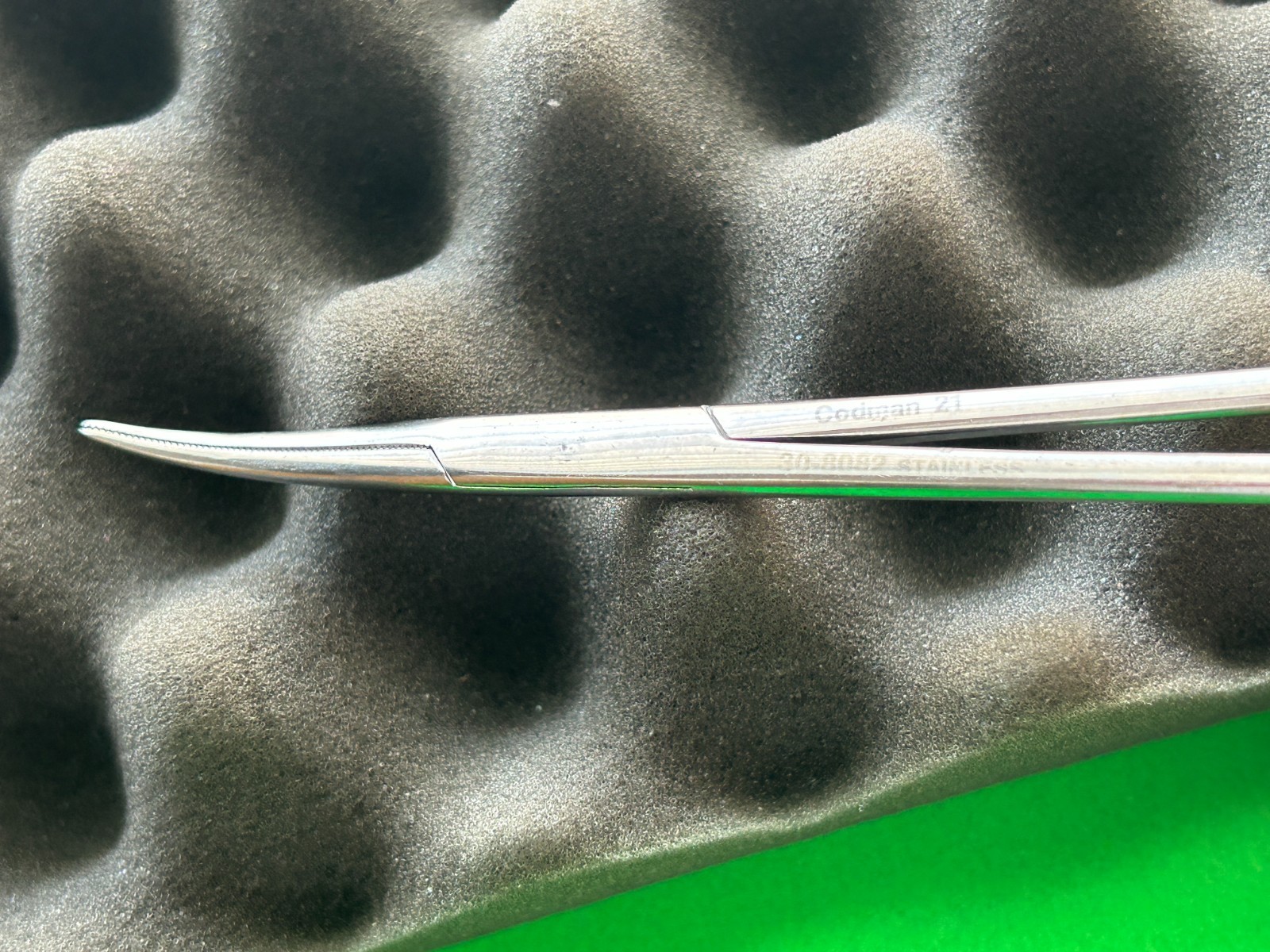 Codman 30-8082 Thoracic Forceps Curved Jaw 9-1/2"