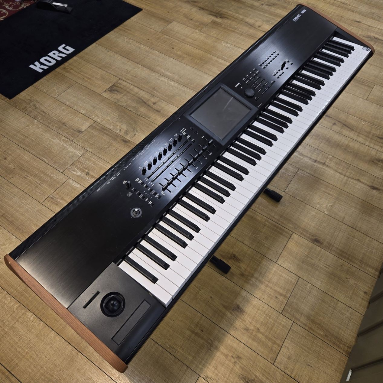 KORG KRONOS2-88 Music Workstation Synthesizer 88-Key Damper Pedal Used