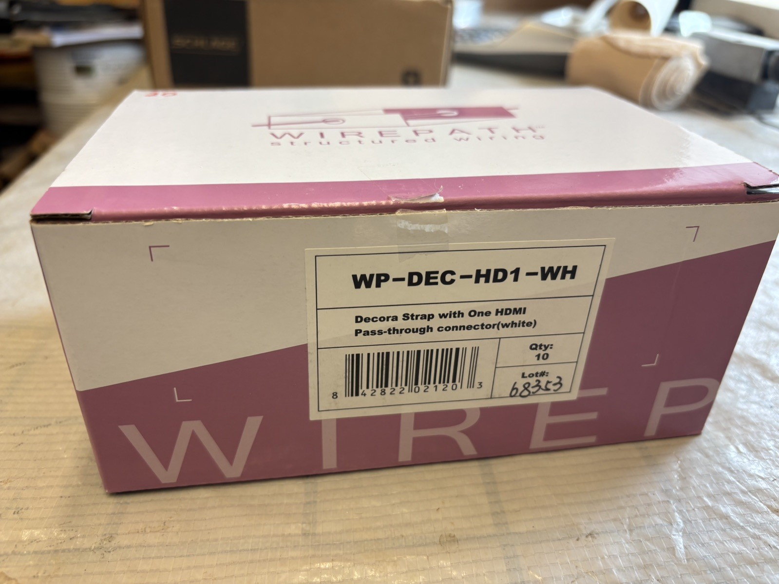 Wirepath WP-DEC-HD1-WH decora Strap w/ One HDMI Pass-Through Connector Box of 10