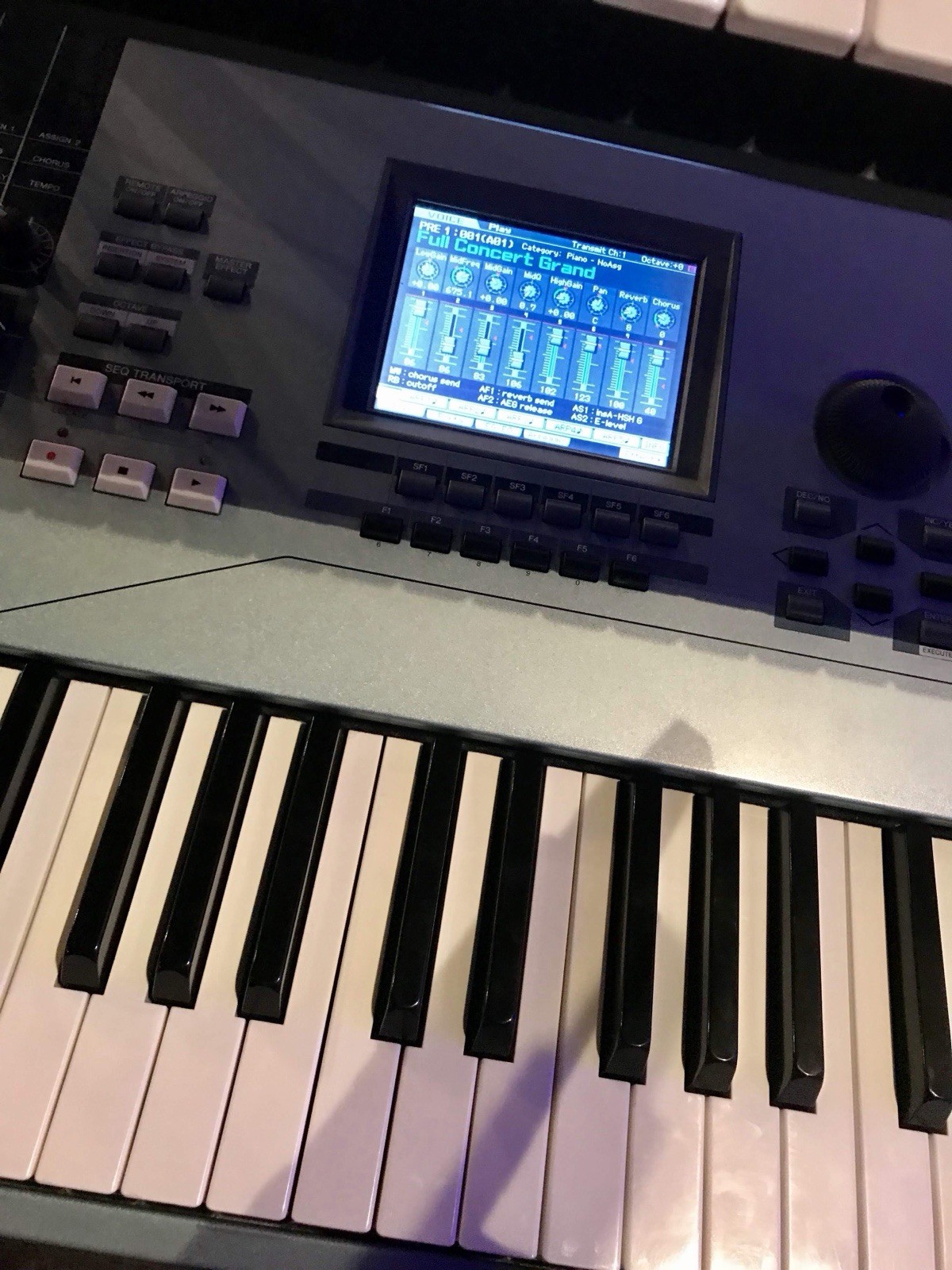 Yamaha MOTIF8 Keyboard Synthesizer Workstation