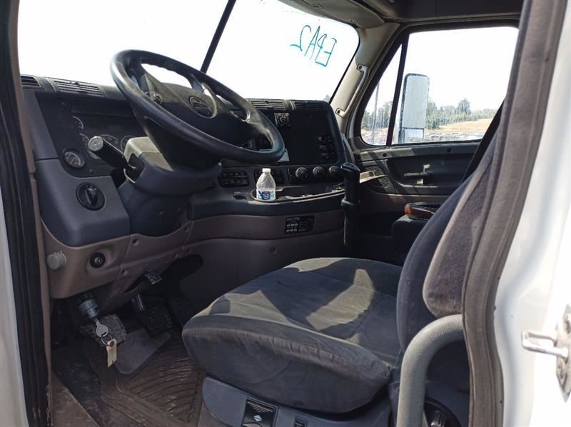 2012 Cascadia Left Lower Side Skirt, 22-68135-004 (9920802