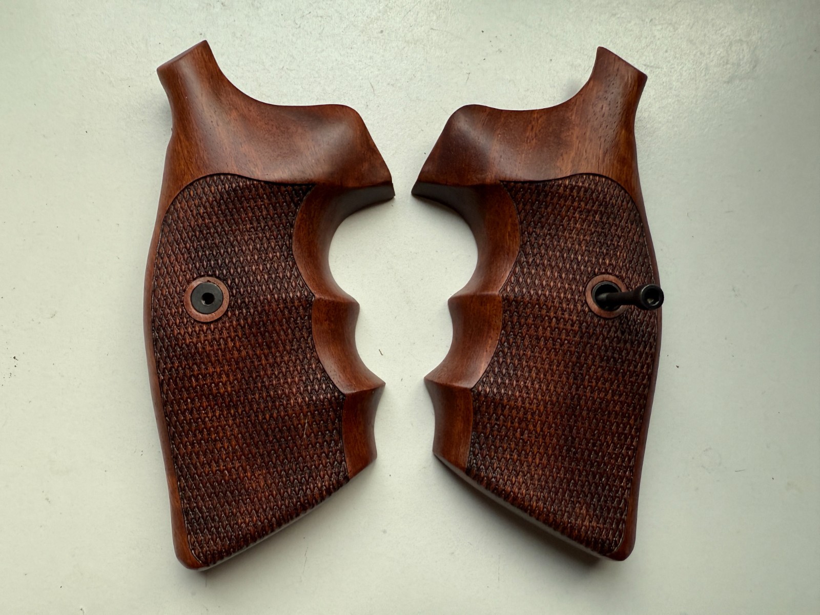 Checker wood grip for RUGER SECURITY SIX/POLICE SERVICE SIX Square butt open bac