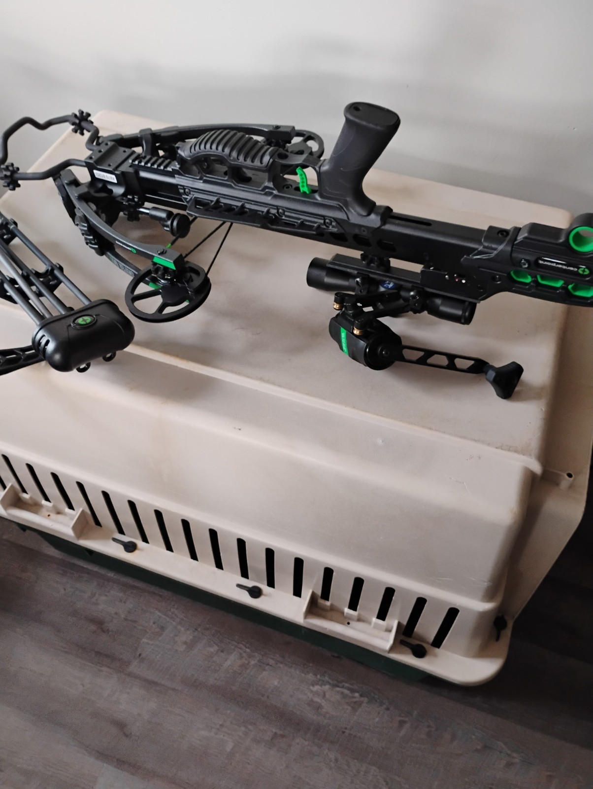 CenterPoint Sniper G4D Crossbow with 4x32mm Scope & Accessories COMPLETE PACKAGE