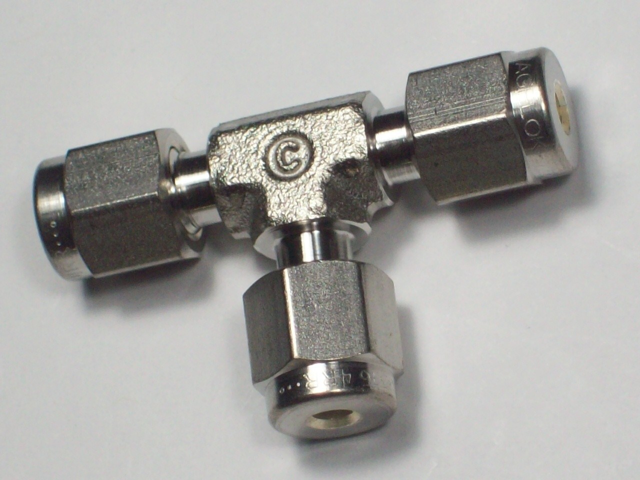 1 - Swagelok Stainless Steel Tee Union Fitting, 1/8" OD Tube, SS-200-3