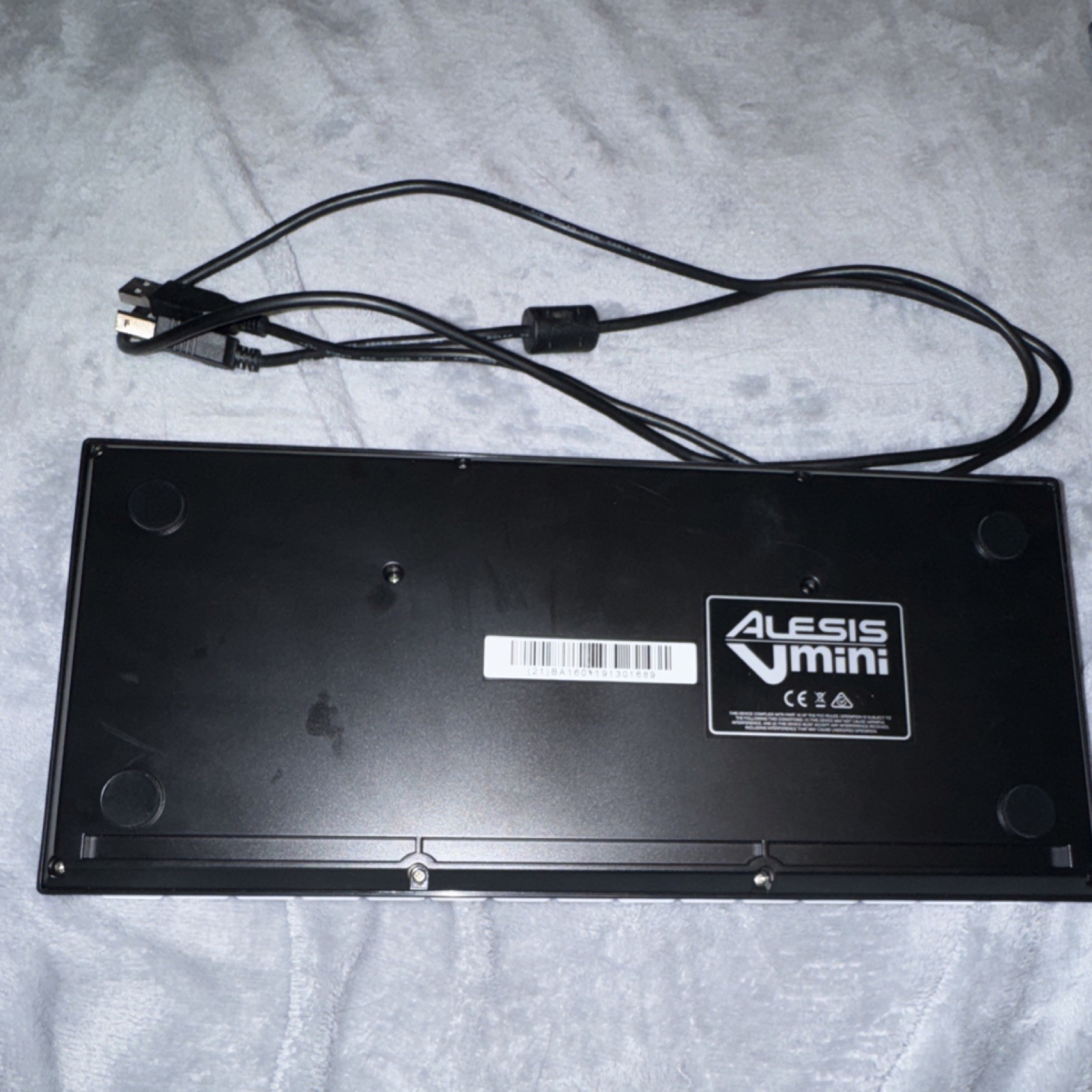 Alesis V mini 25-Key USB MIDI Keyboard Controller w/ Pad Triggers