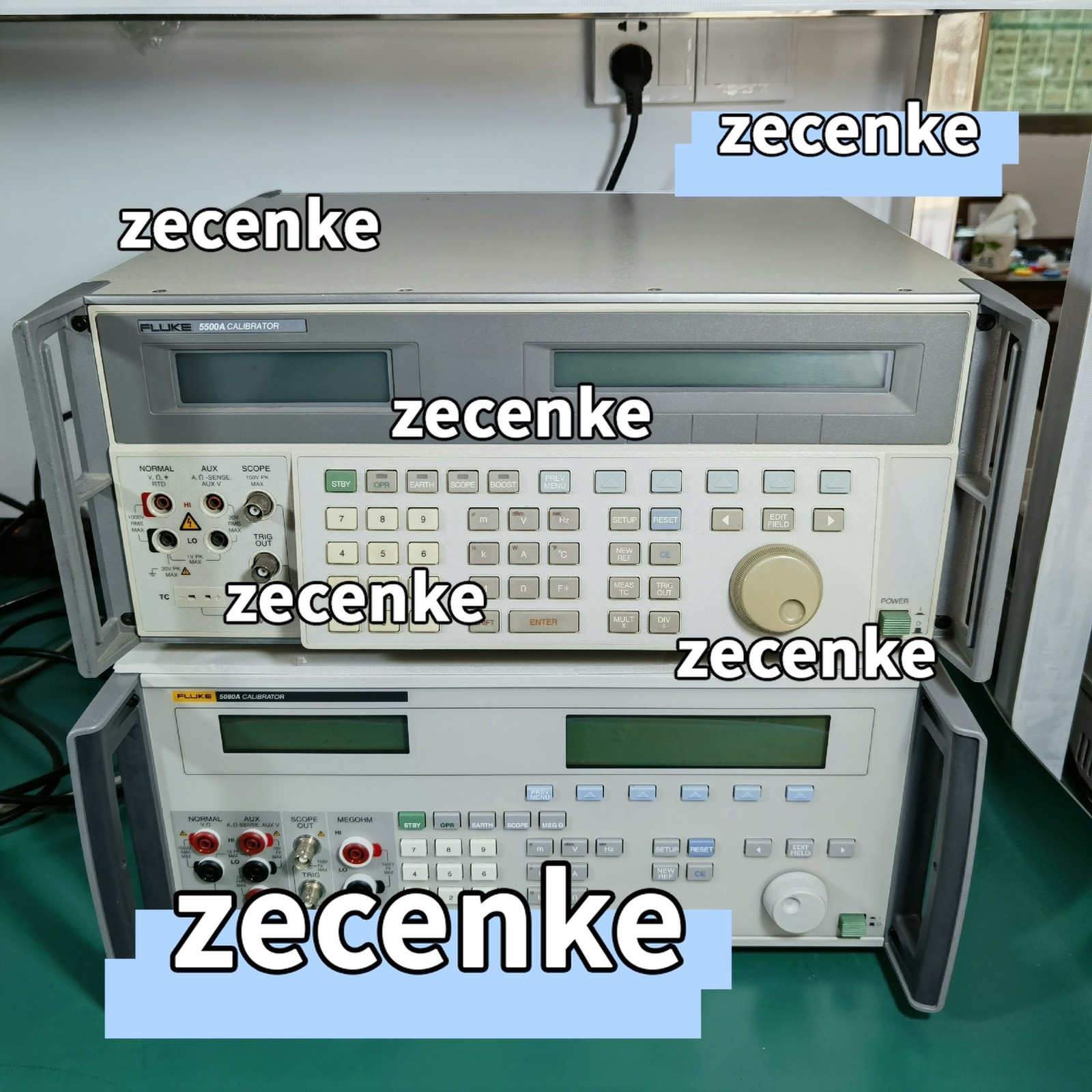 1 pcs Fluke 5500A Multi-Function Calibrator/-good test