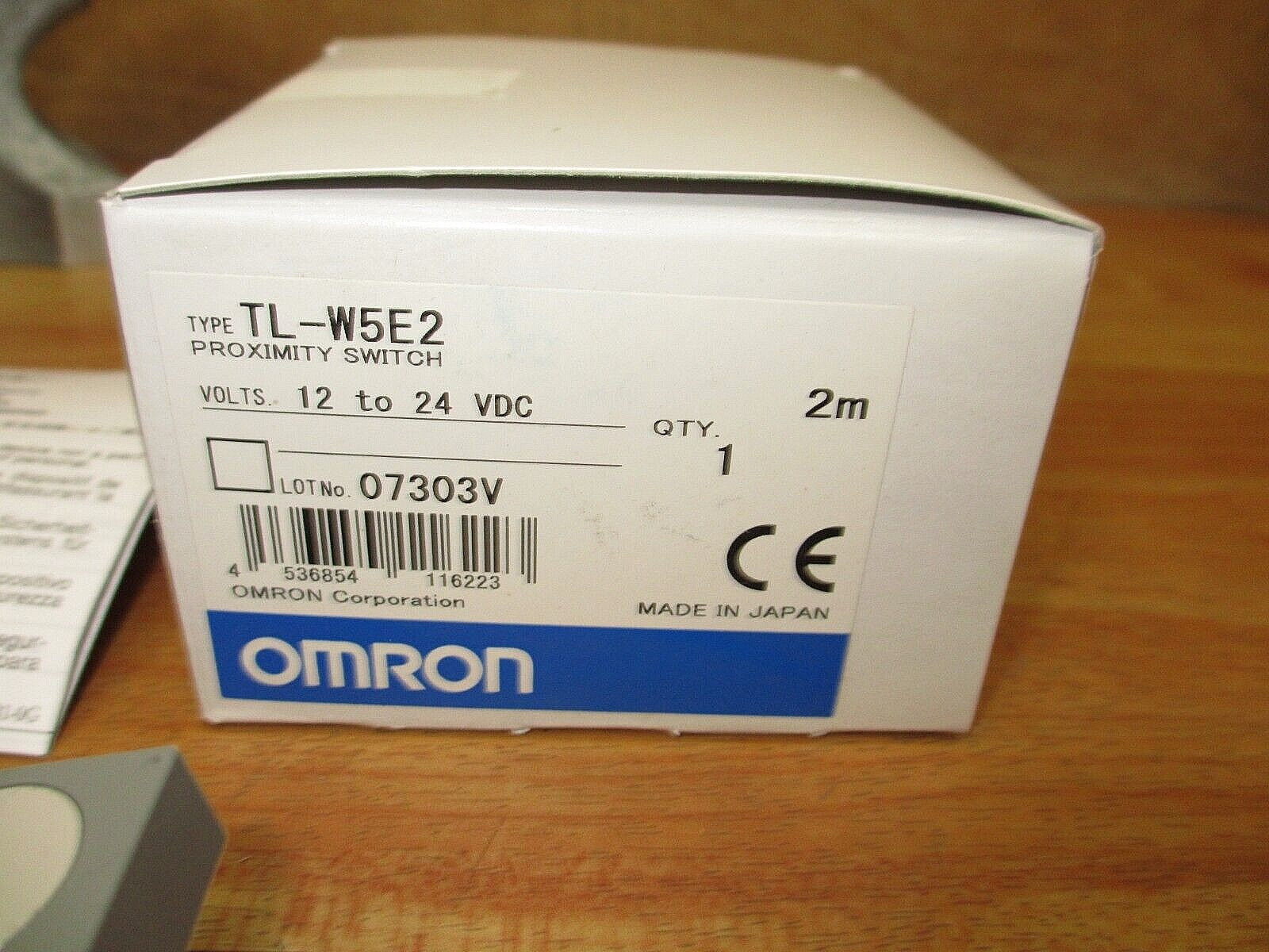 Omron TL-W5E2 *NEW* Proximity Switch Sensor 6C832