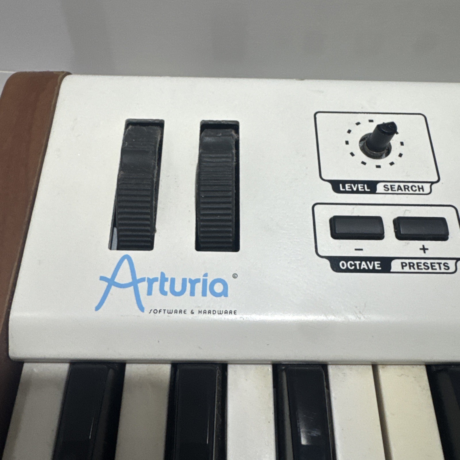 Arturia Analog Experience The Factory 32 Universal MIDI Controller Keyboard