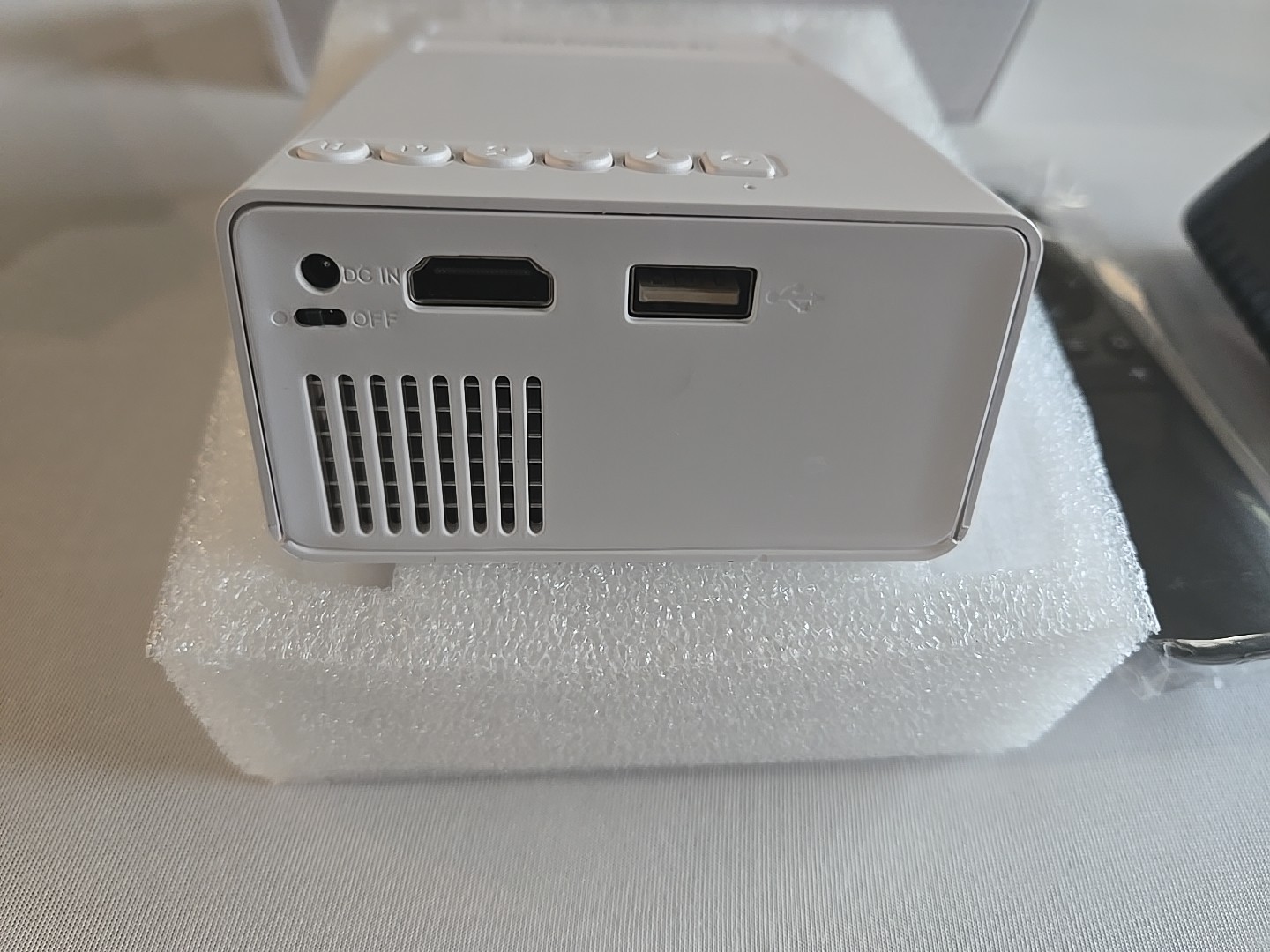LED Mini Projector Z1 WITH REMOTE -BUNDLE