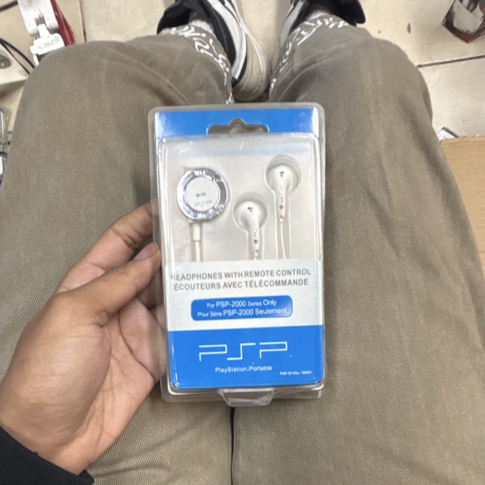 Sony PSP-S140 Headphones Remote Control White Earbud for PSP-2000 Series