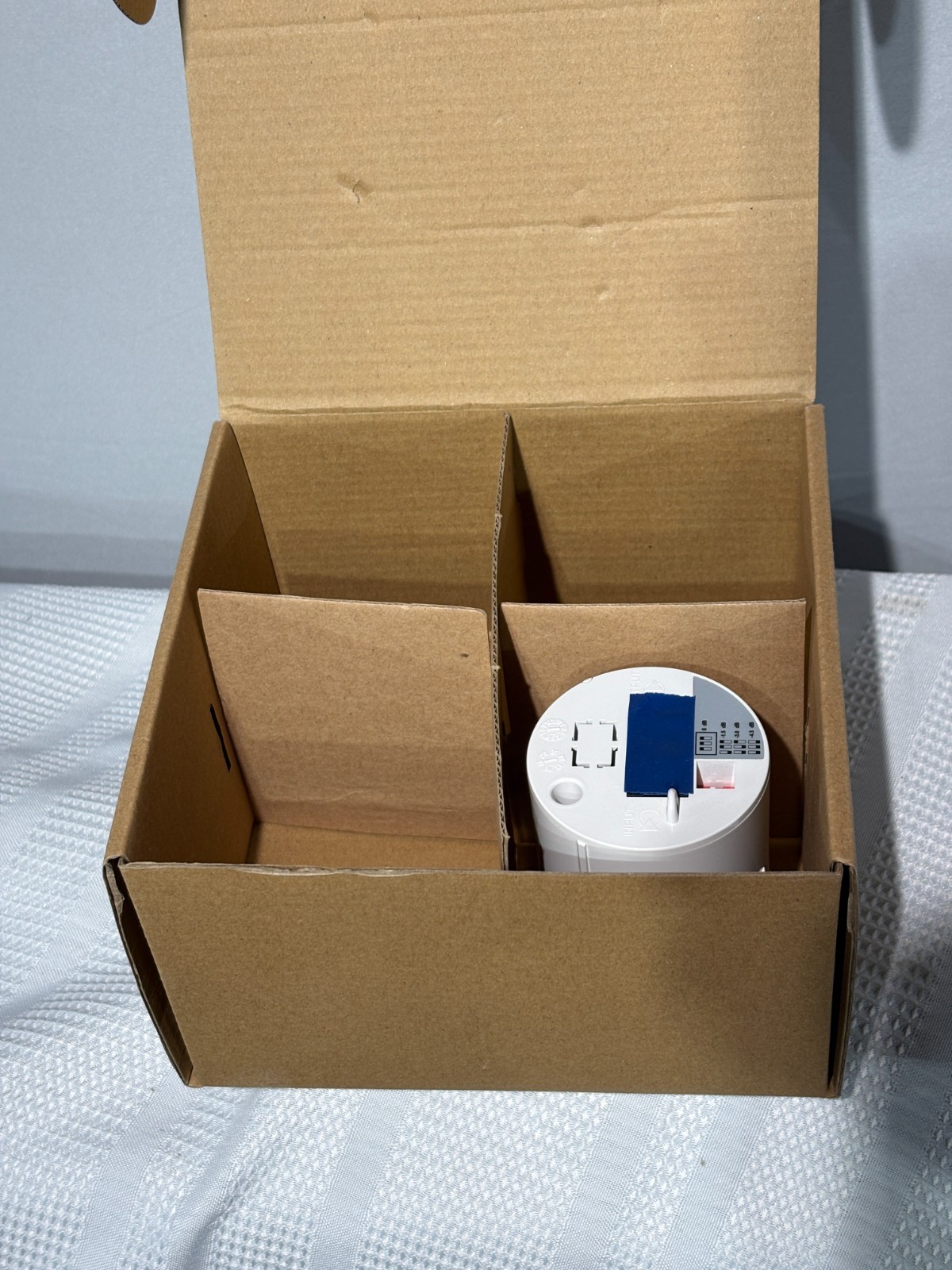 Biamp Cambridge E-P-W-4 Qt Active Emitter, Single (1)
