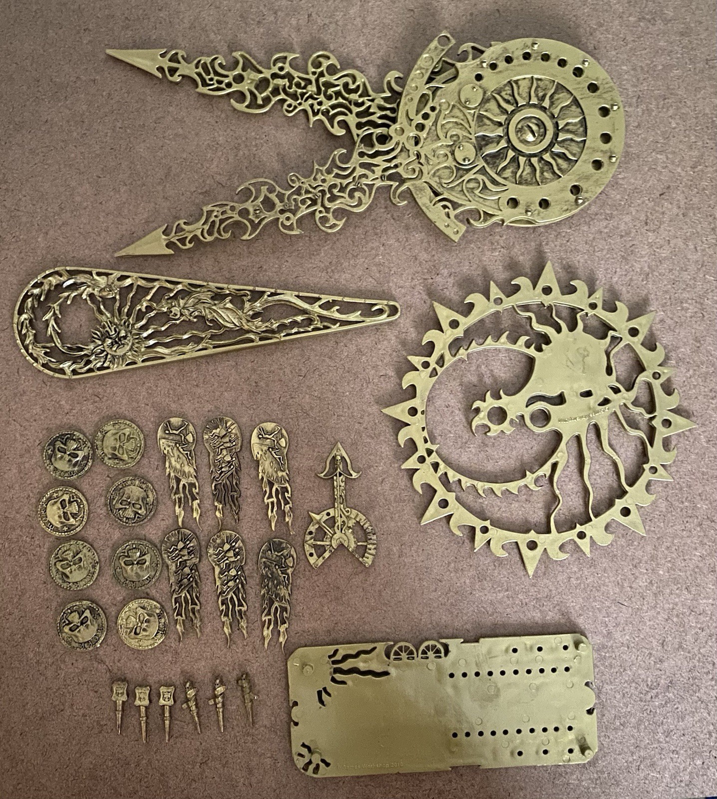Warhammer Fantasy-Counter Set and Blast Templates- Golden Color.