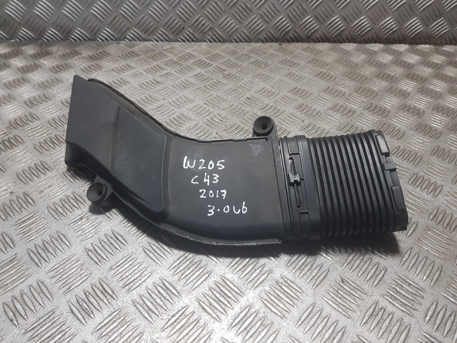 MERCEDES W205 C43 AMG AIR INTAKE PIPE A2760902637